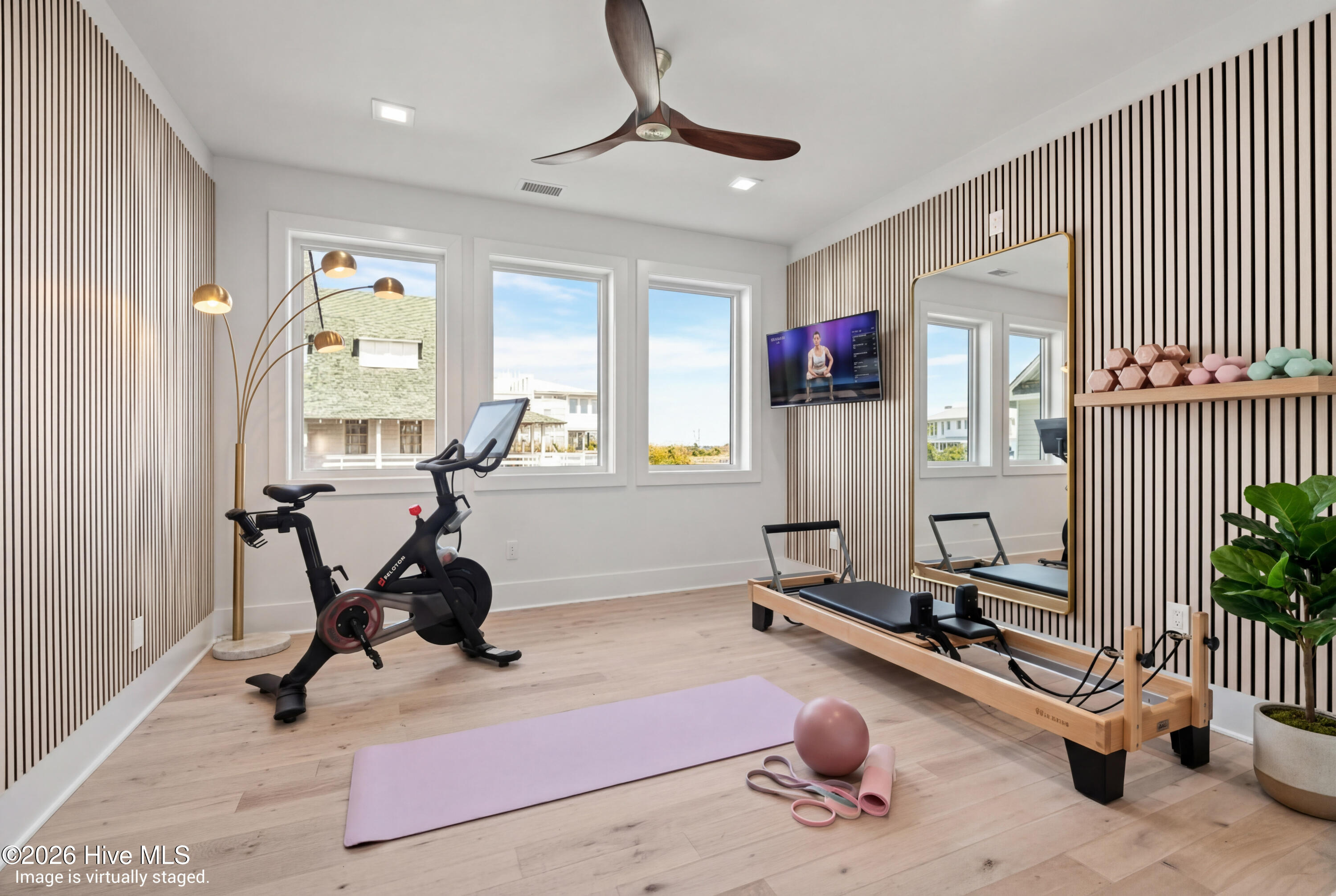 100558368 | Photo 55