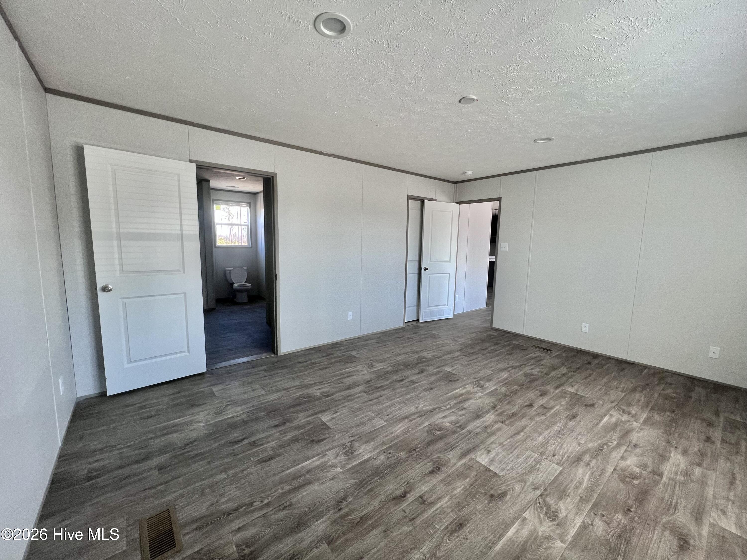 100557595 | Photo 14