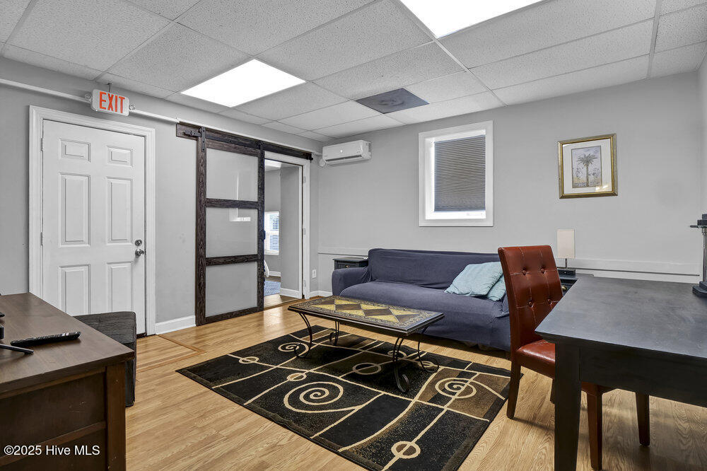 100543464 | Photo 42