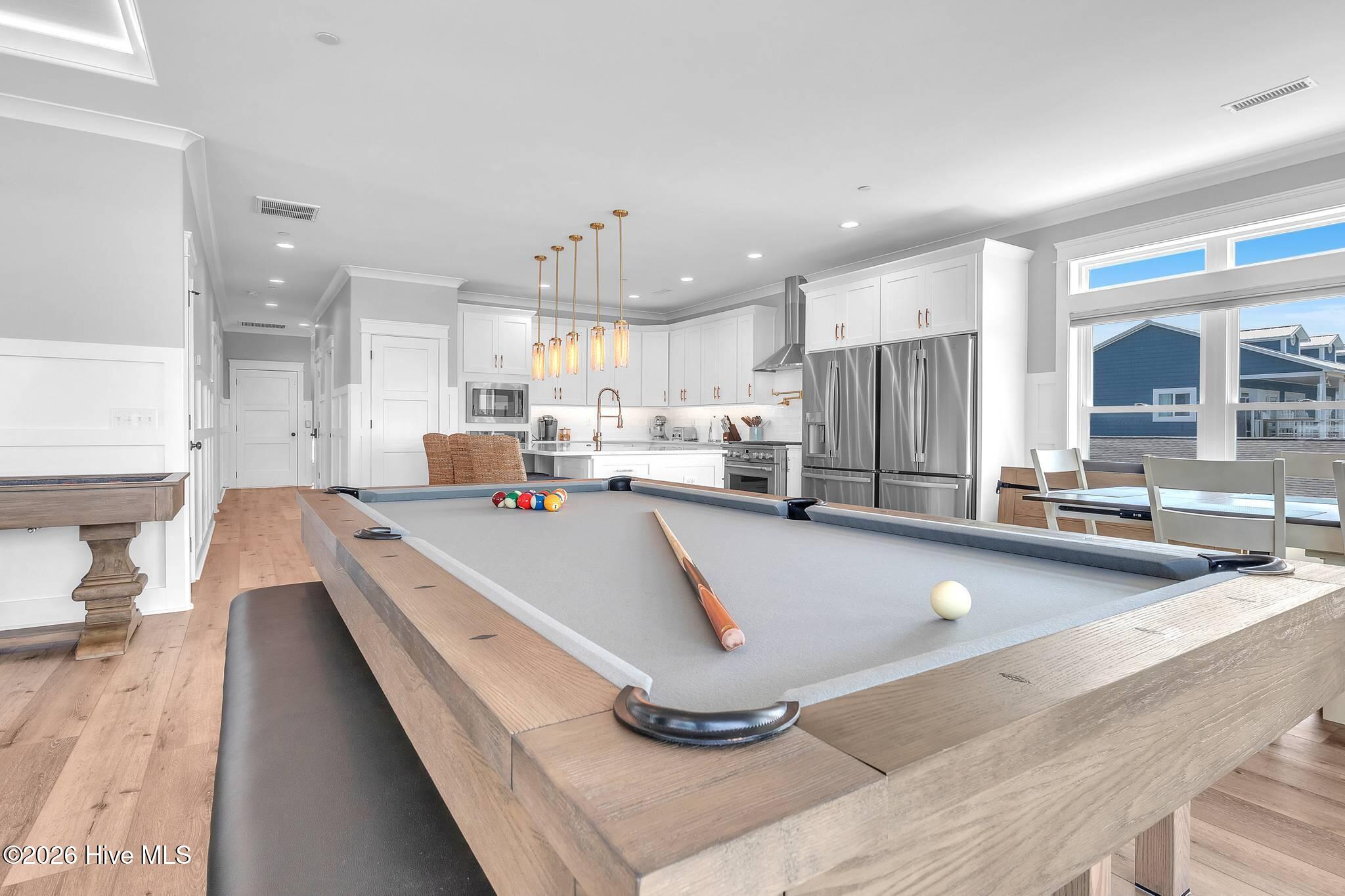 100558345 | Photo 102