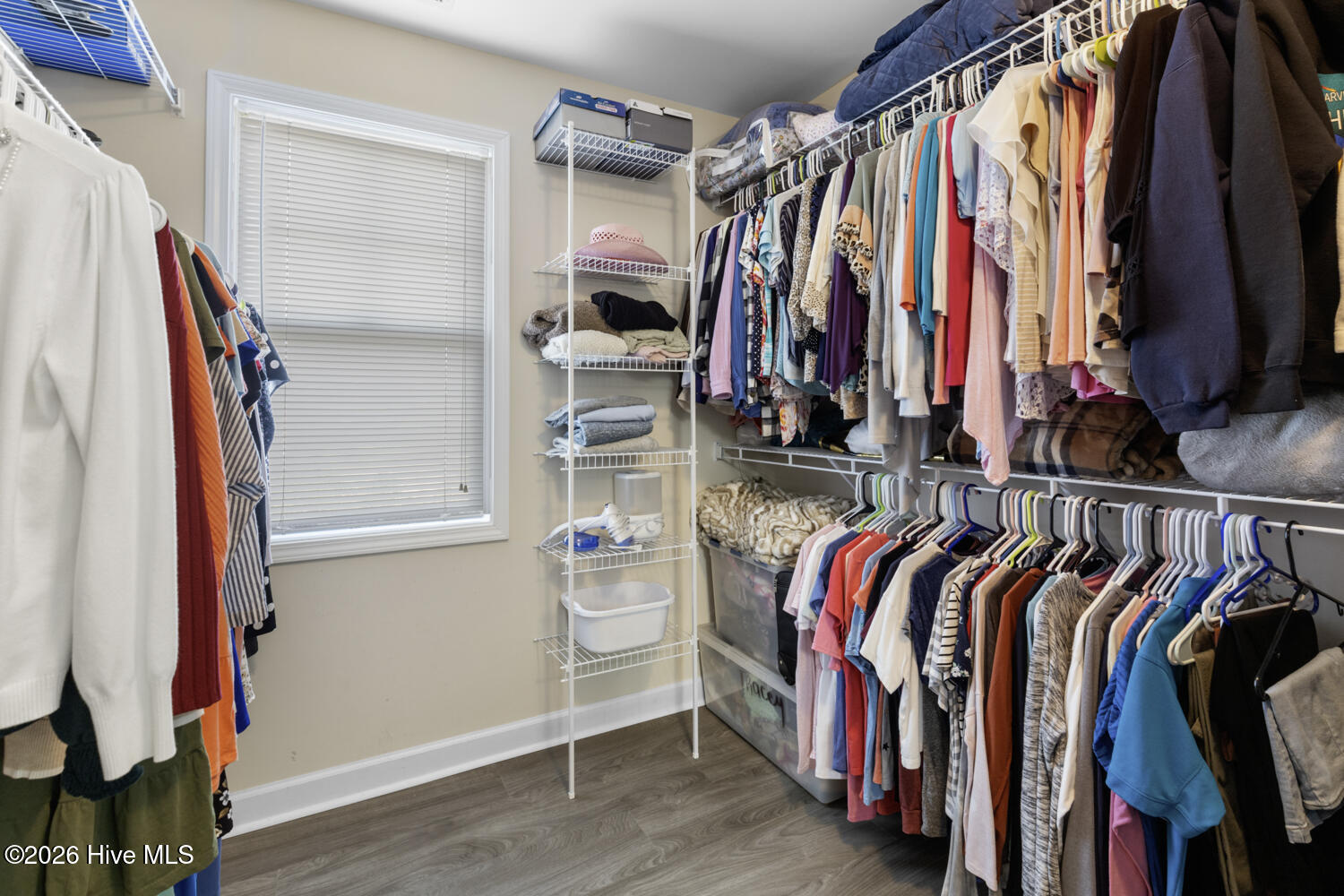 100548430 | Photo 22