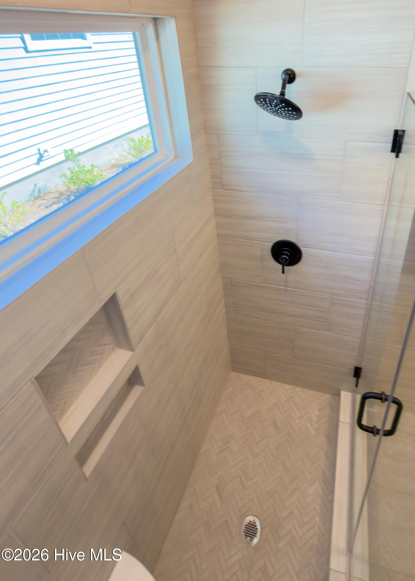 100553596 | Photo 18