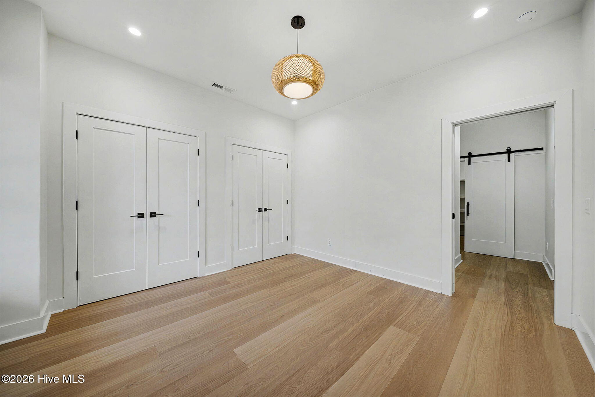 100564194 | Photo 30