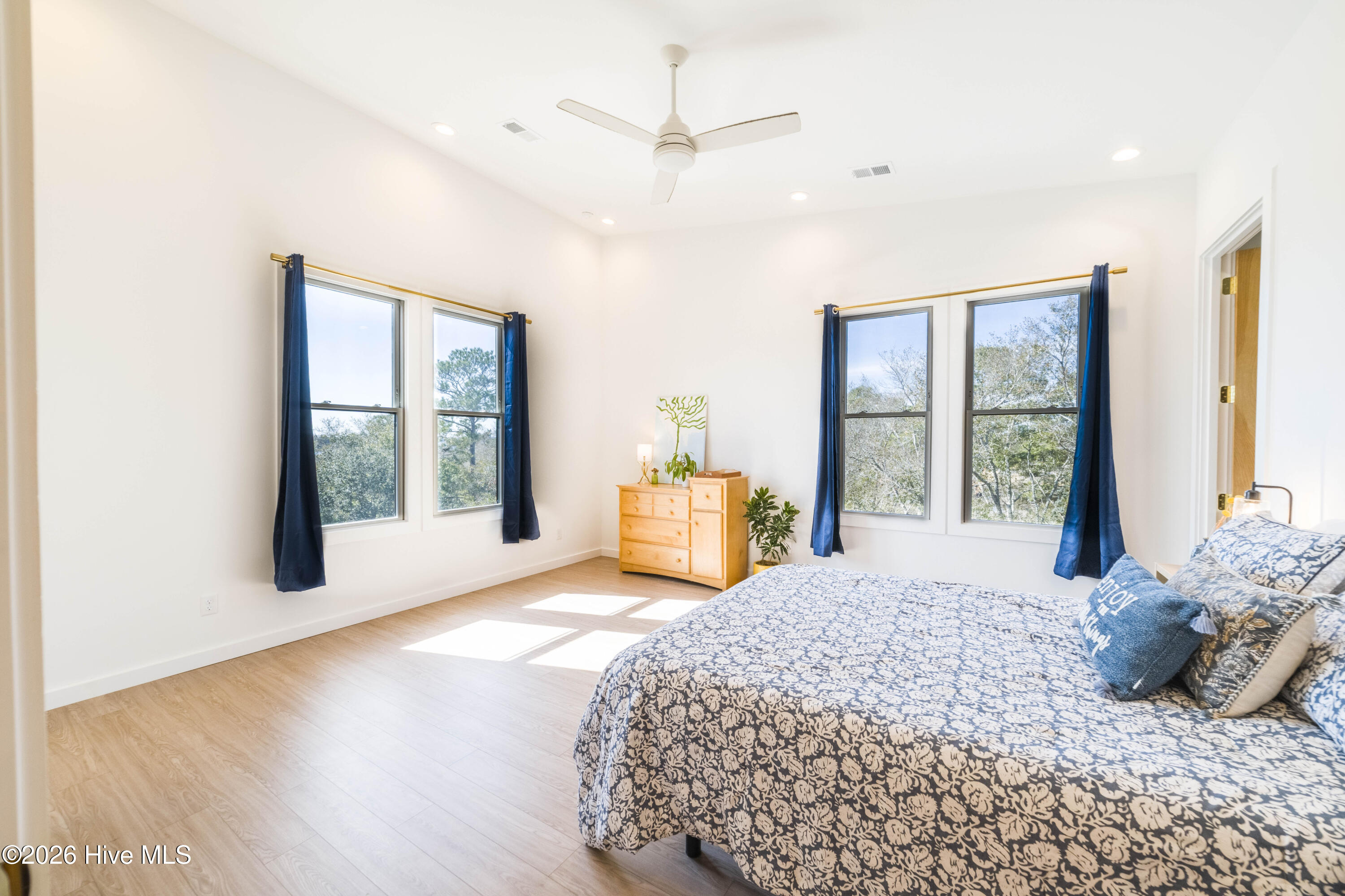 100554850 | Photo 42