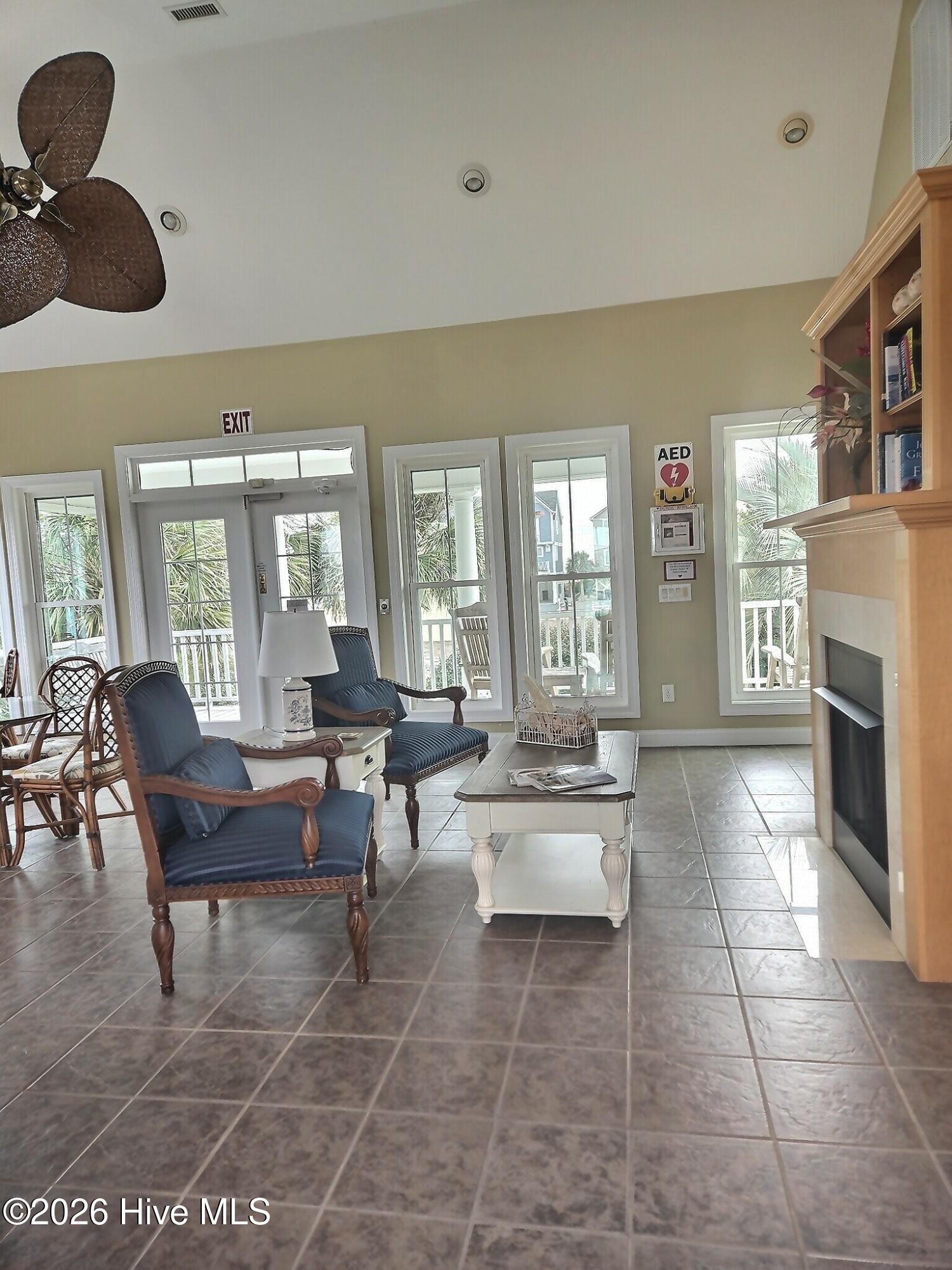 100553756 | Photo 27