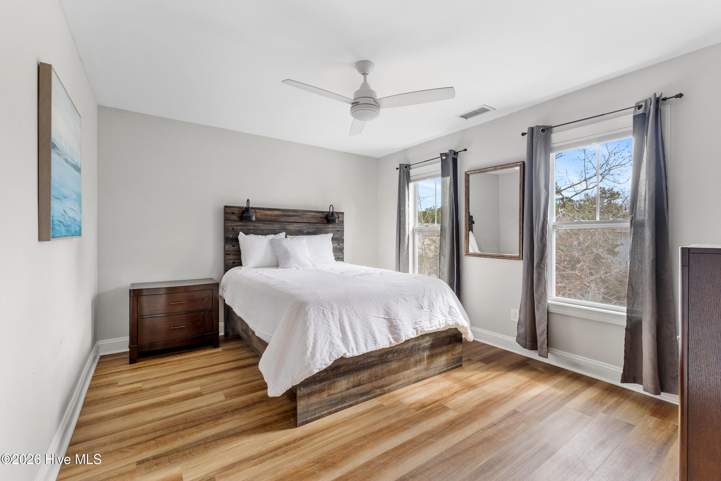 100557011 | Photo 31