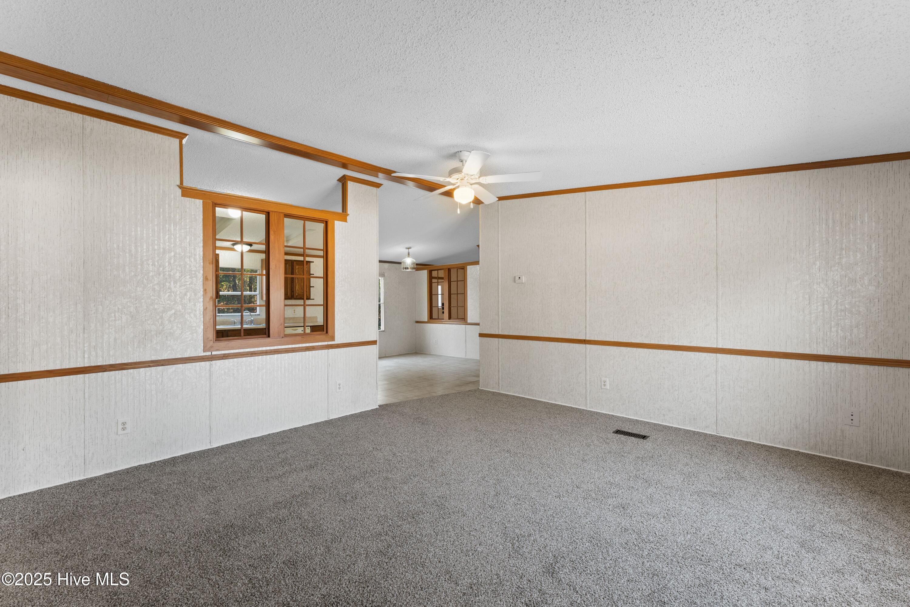 100547380 | Photo 12