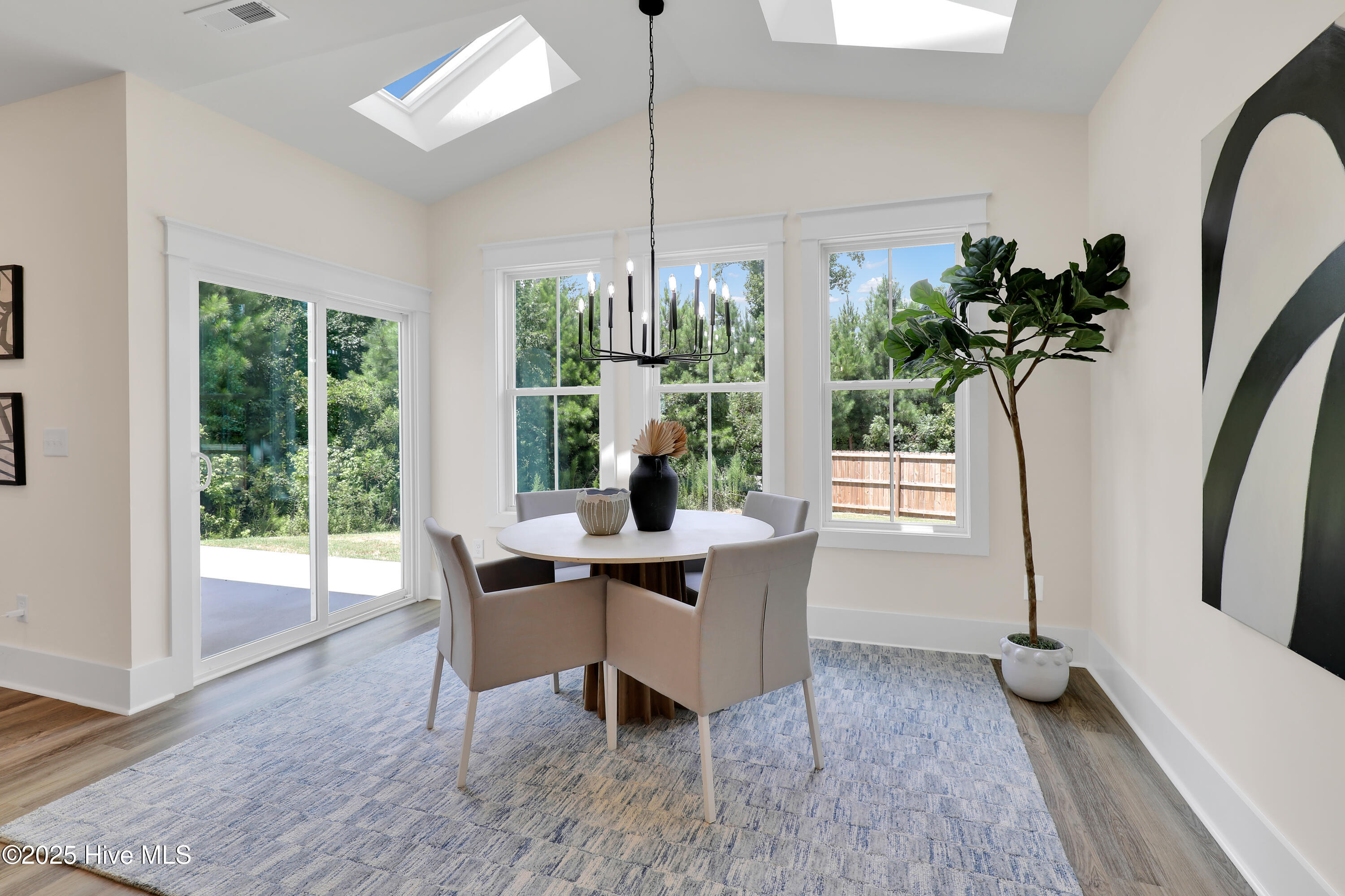 100525634 | Photo 12