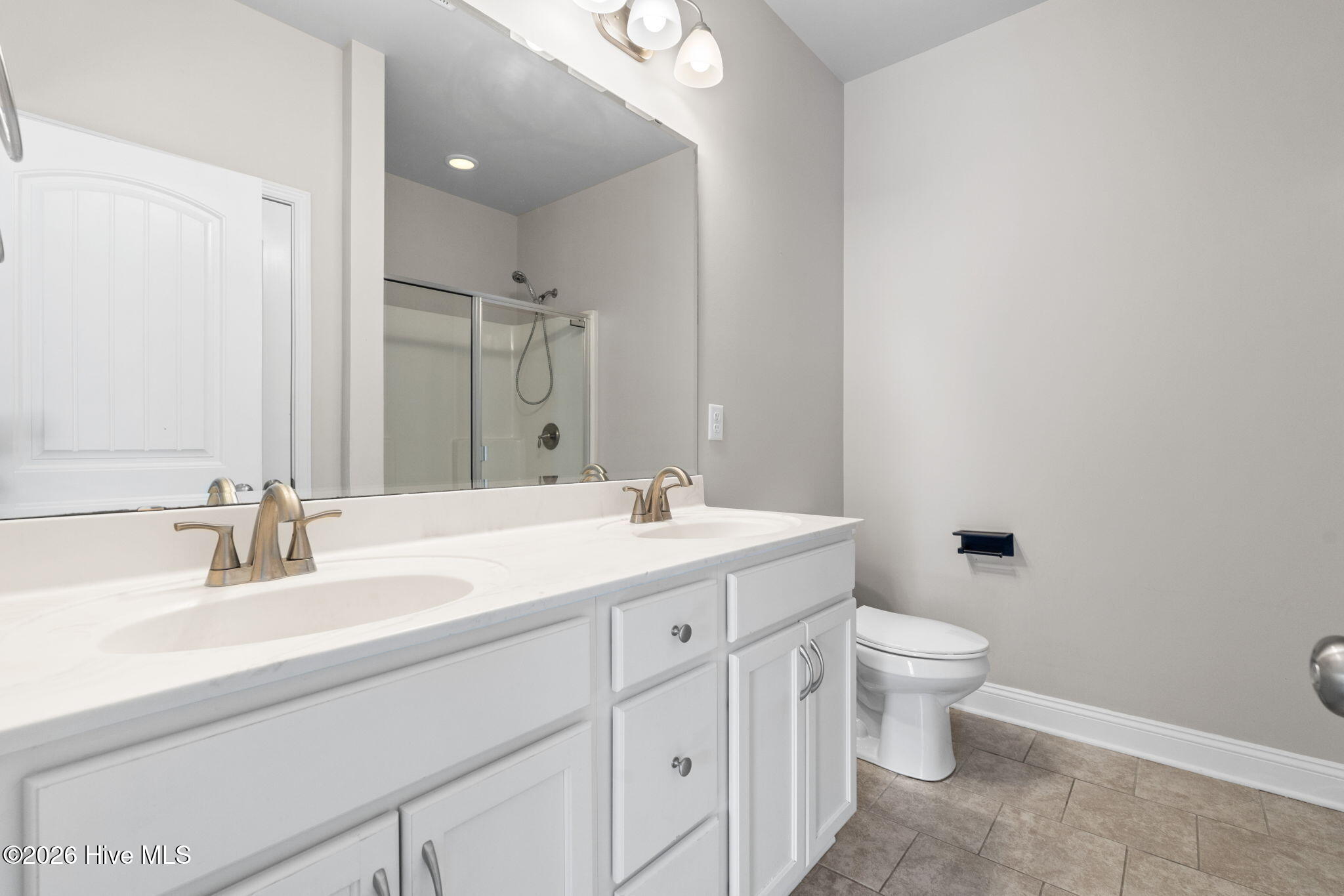 100540133 | Photo 15