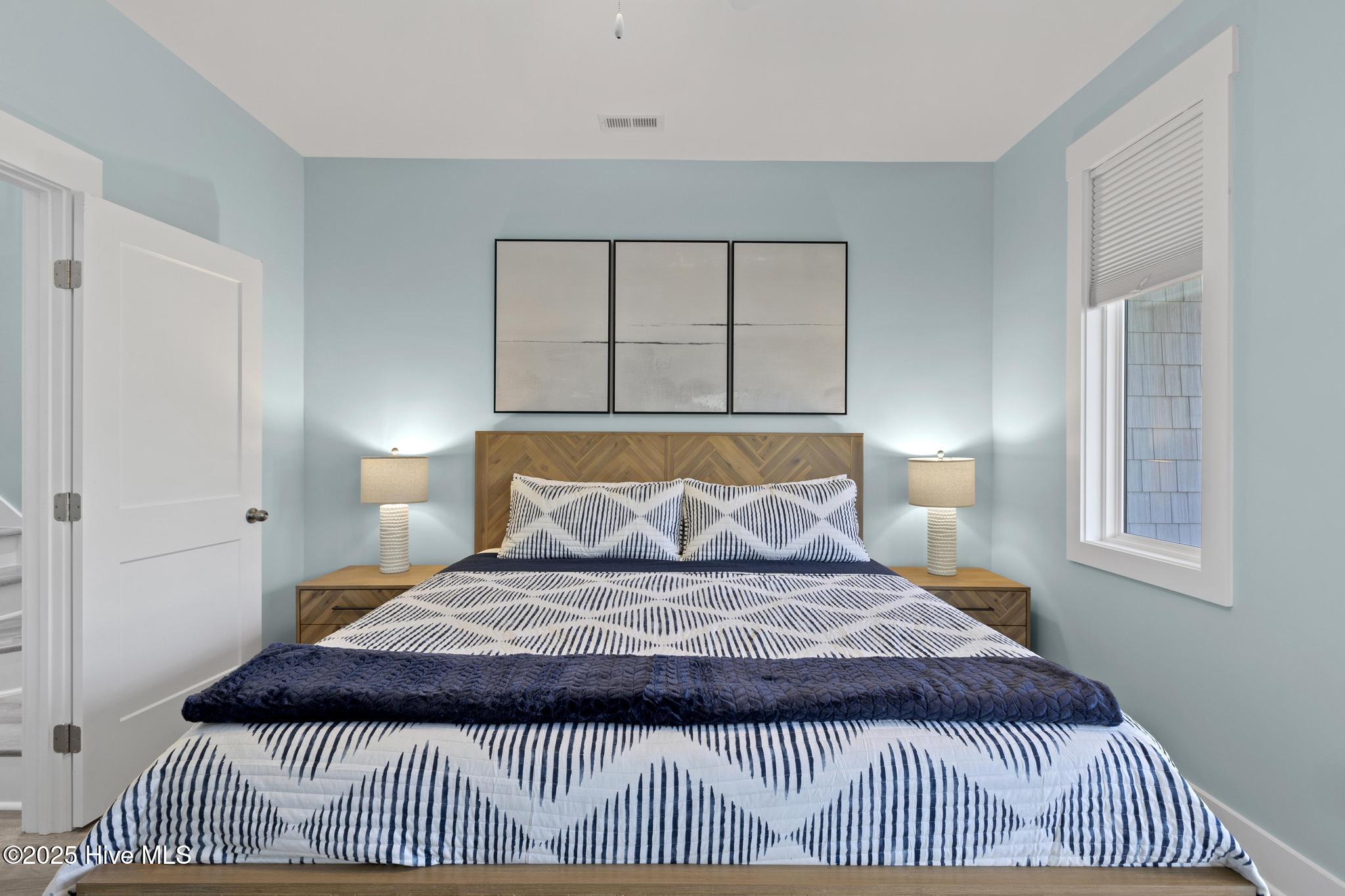 100533799 | Photo 19