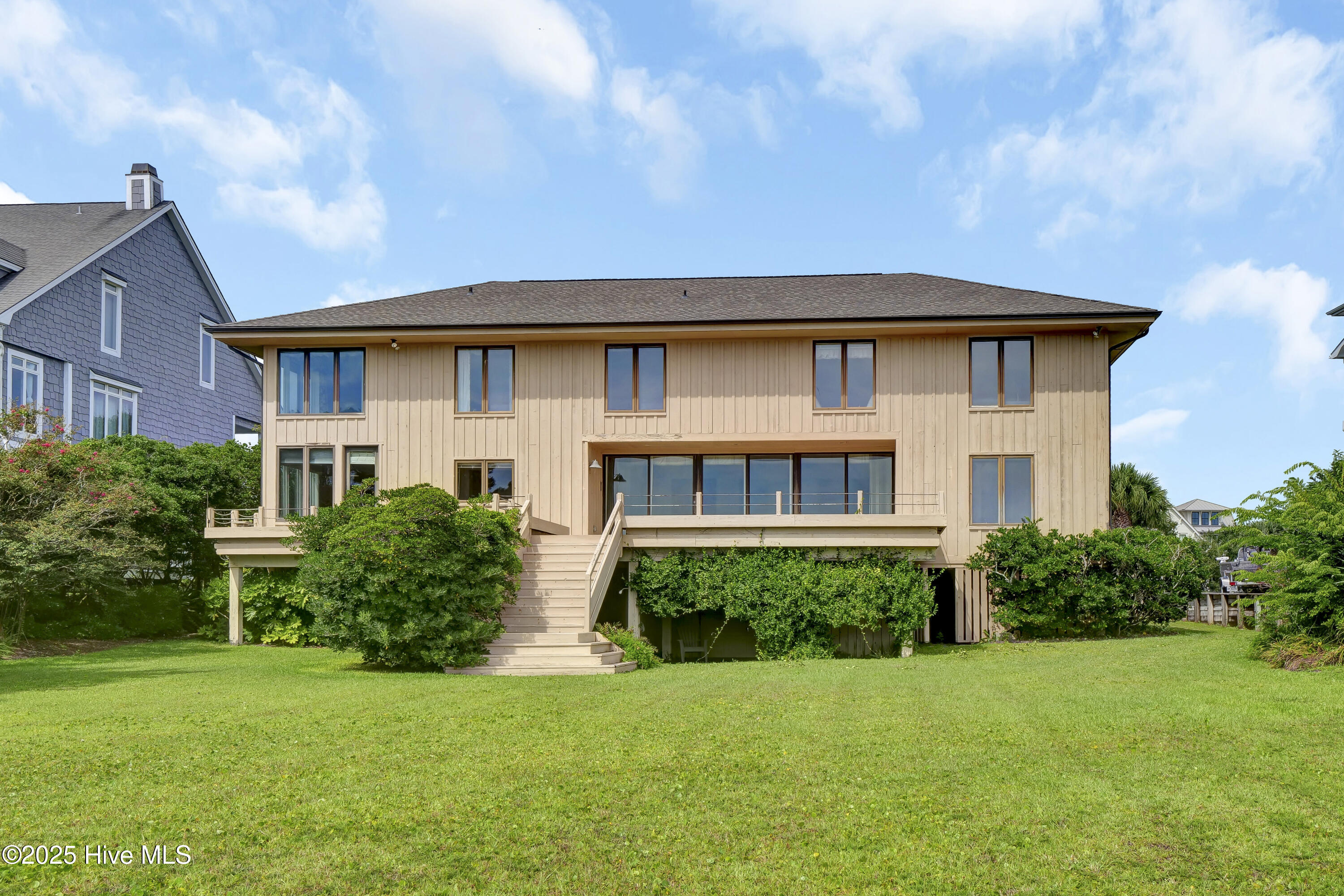 100527389 | Photo 54