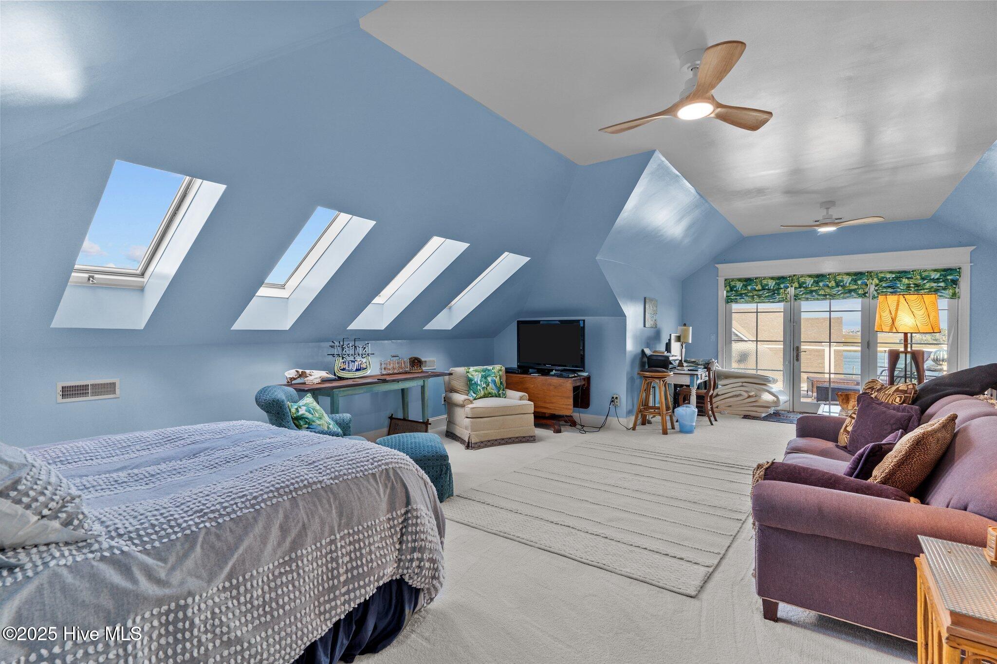 100525700 | Photo 35