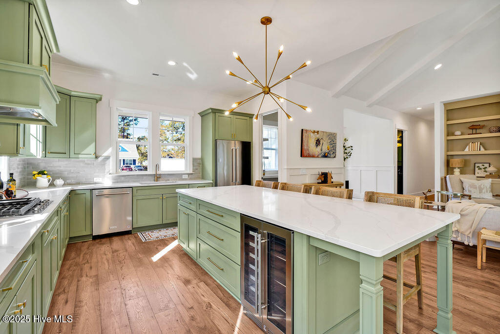 100512087 | Photo 14