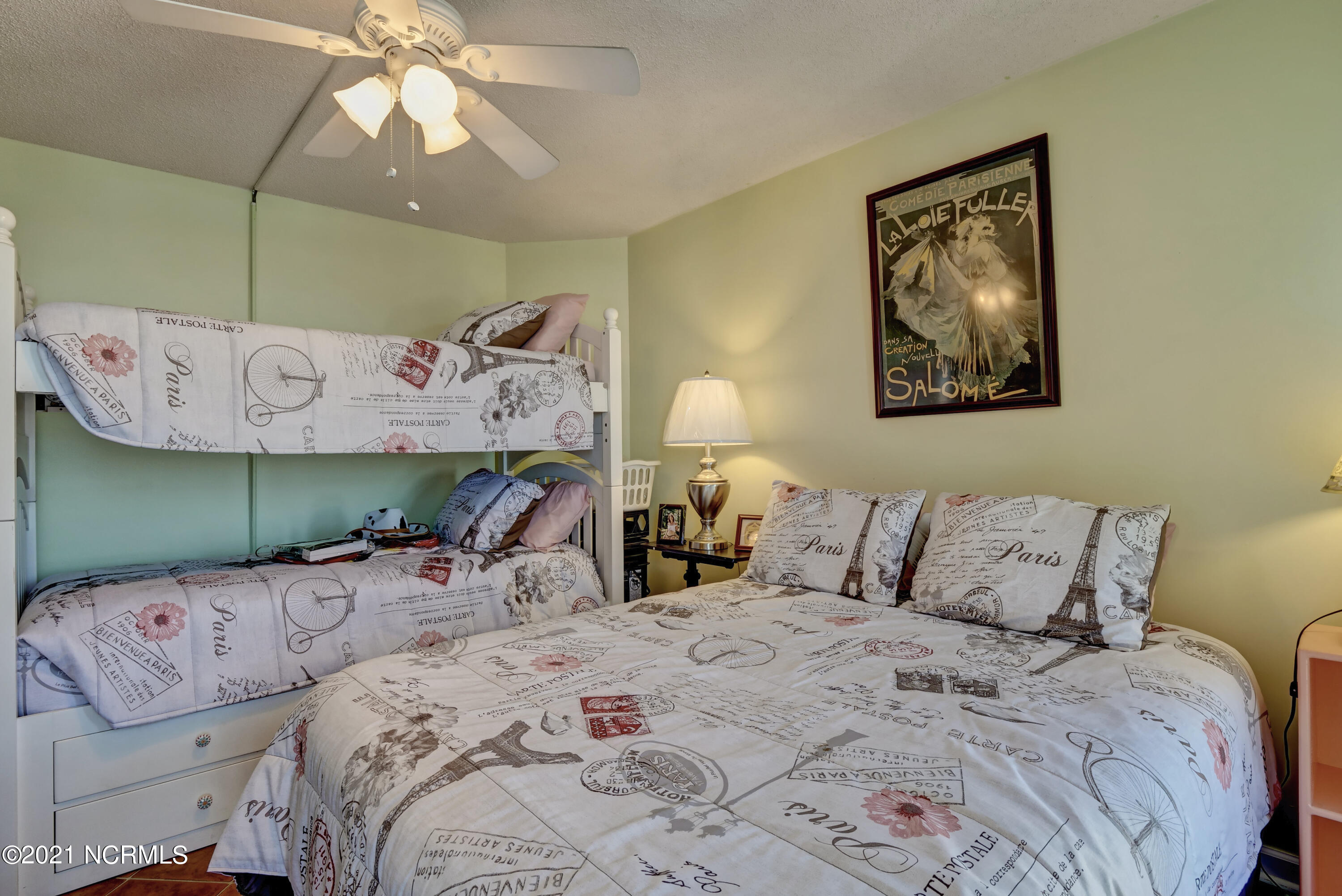 100520960 | Photo 23