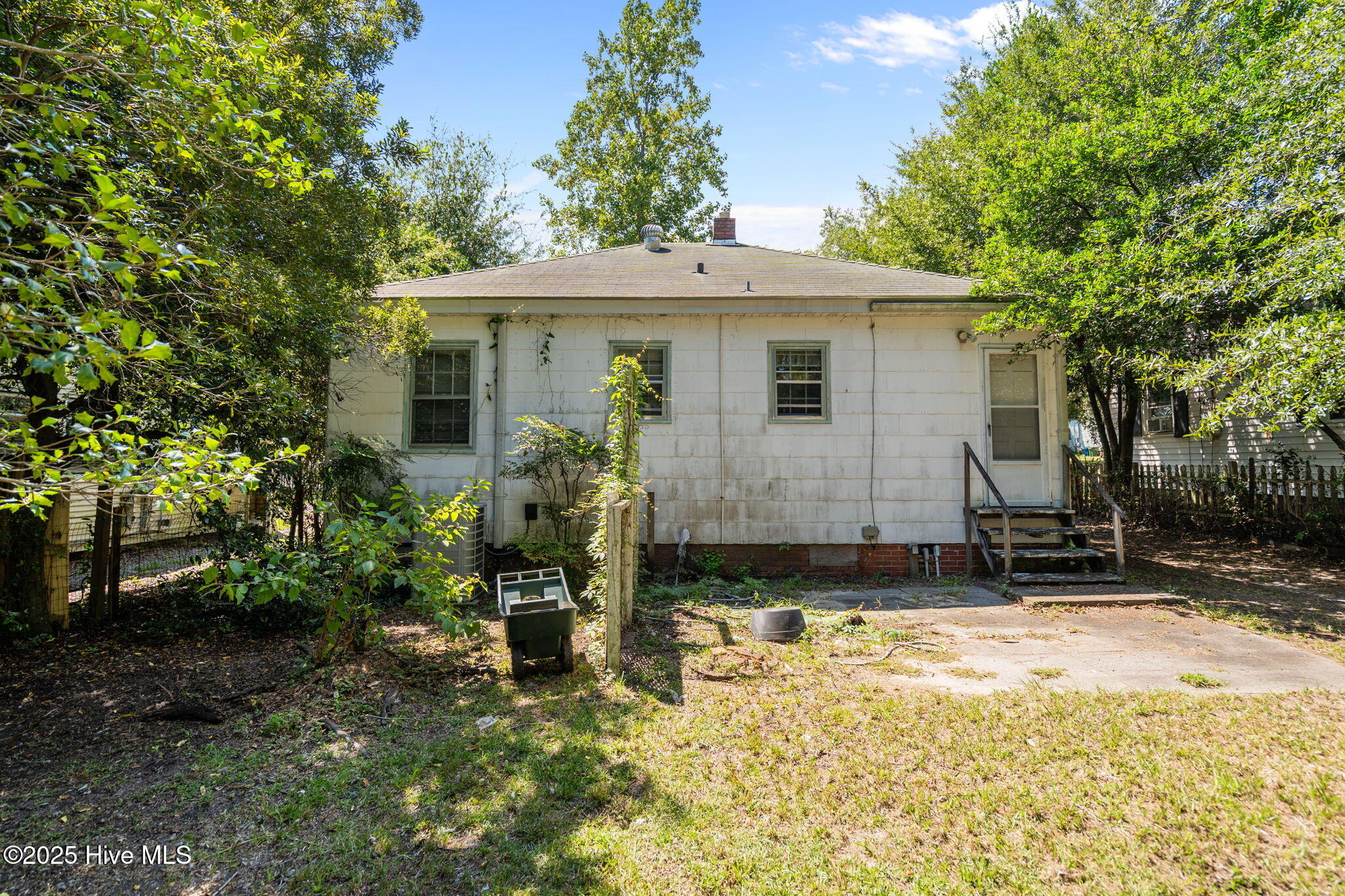 2061 Burnett Boulevard, Wilmington, NC 28401 – photo 5: 5-web-or-mls-DSC06487