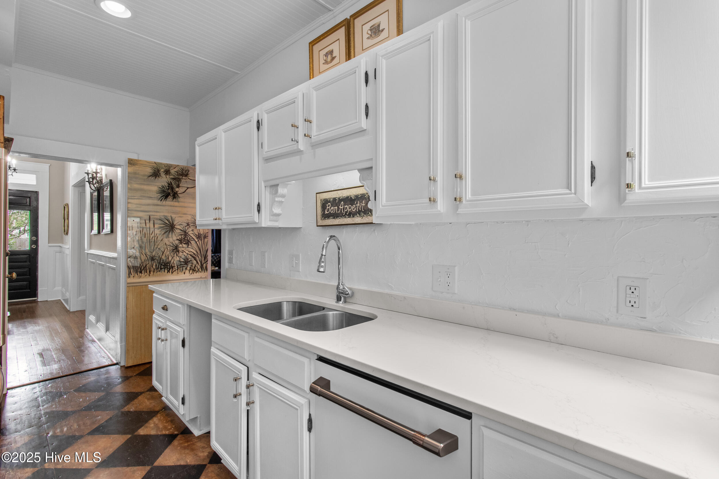 100514973 | Photo 16