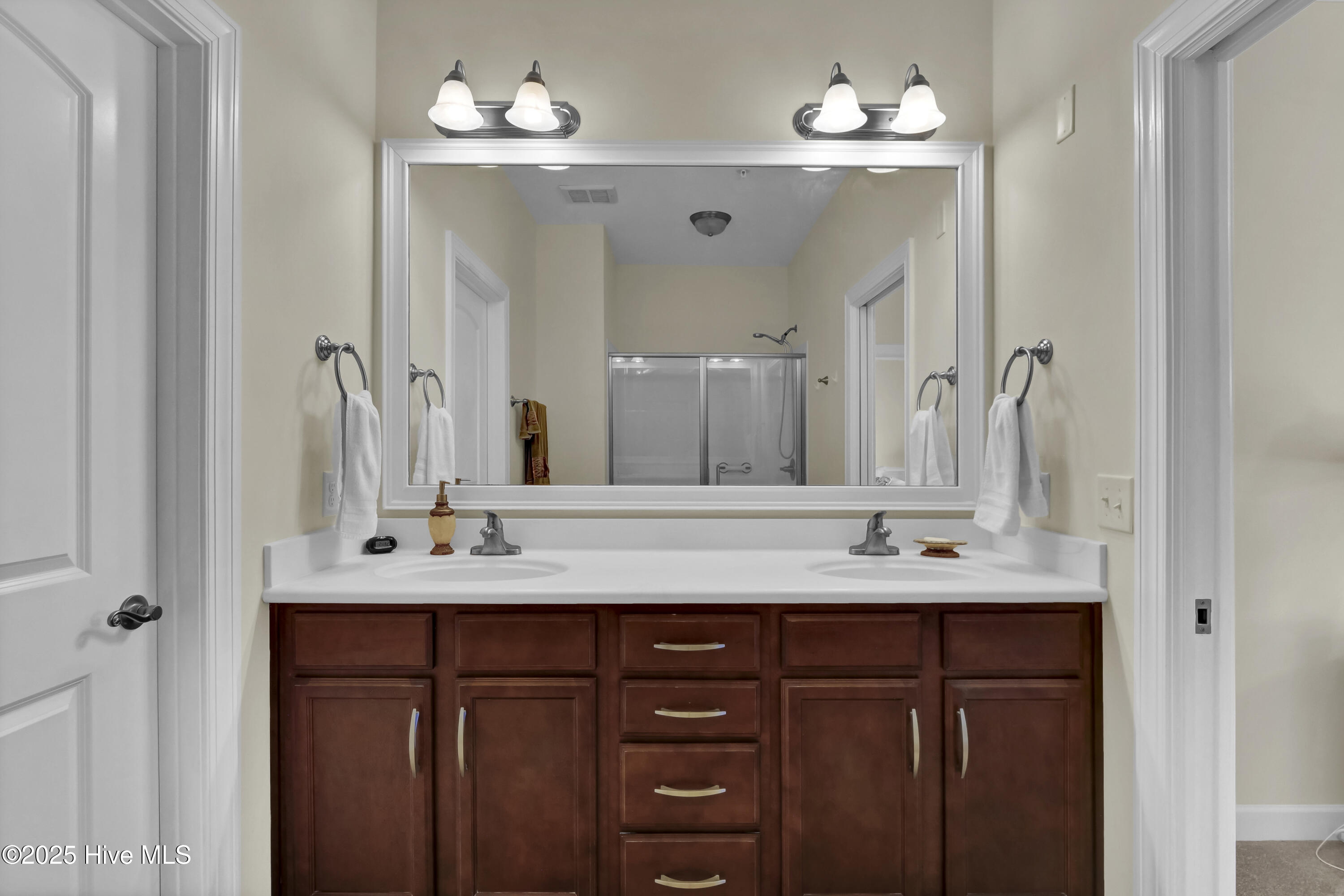 100515209 | Photo 18