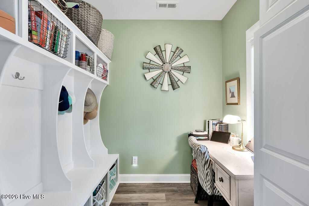 100561587 | Photo 16