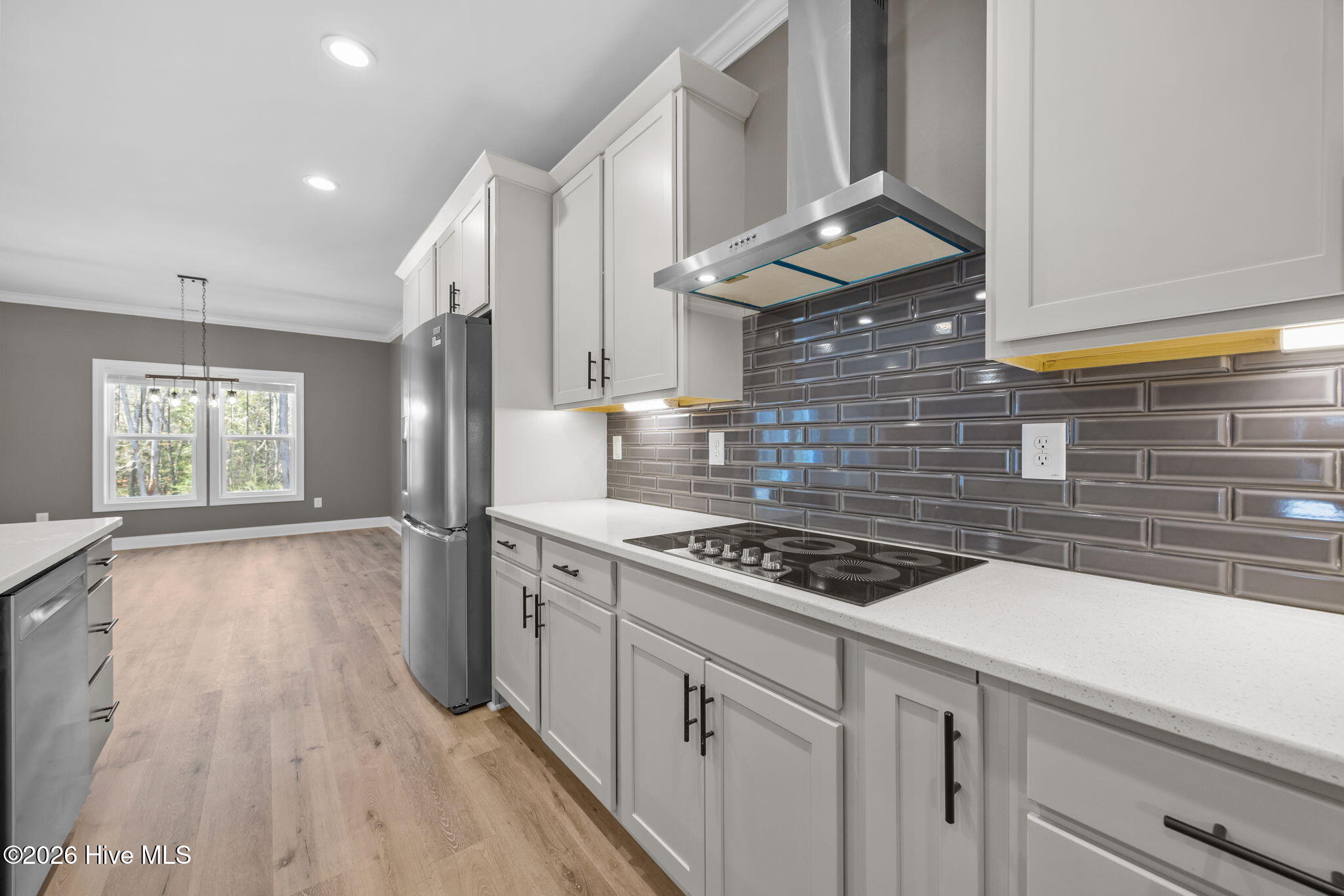 100569181 | Photo 11