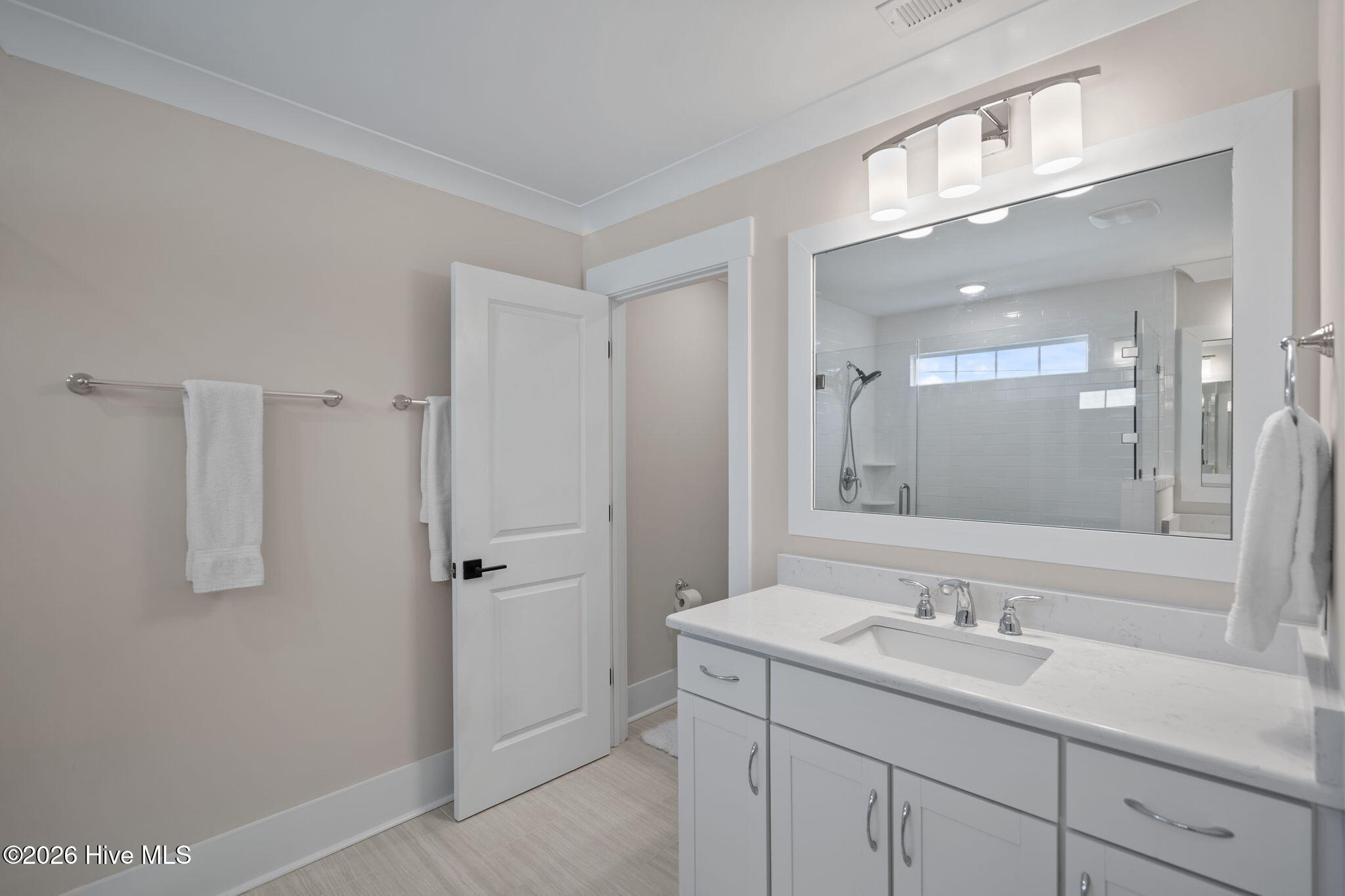 100555994 | Photo 18