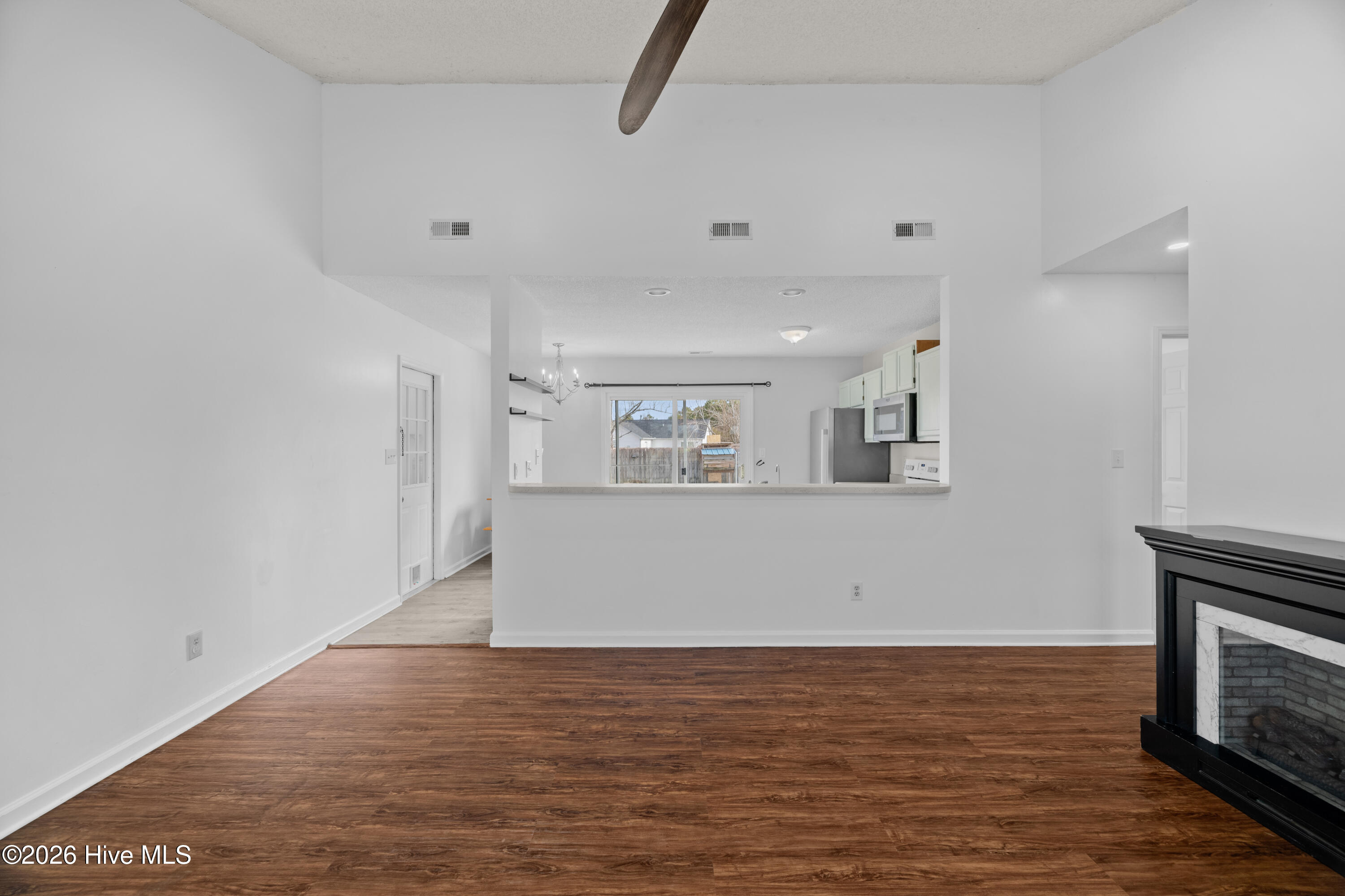 100556081 | Photo 10