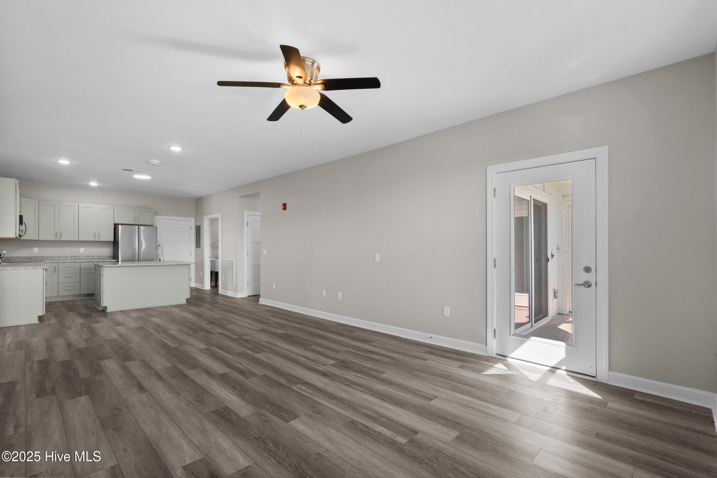 100539009 | Photo 10