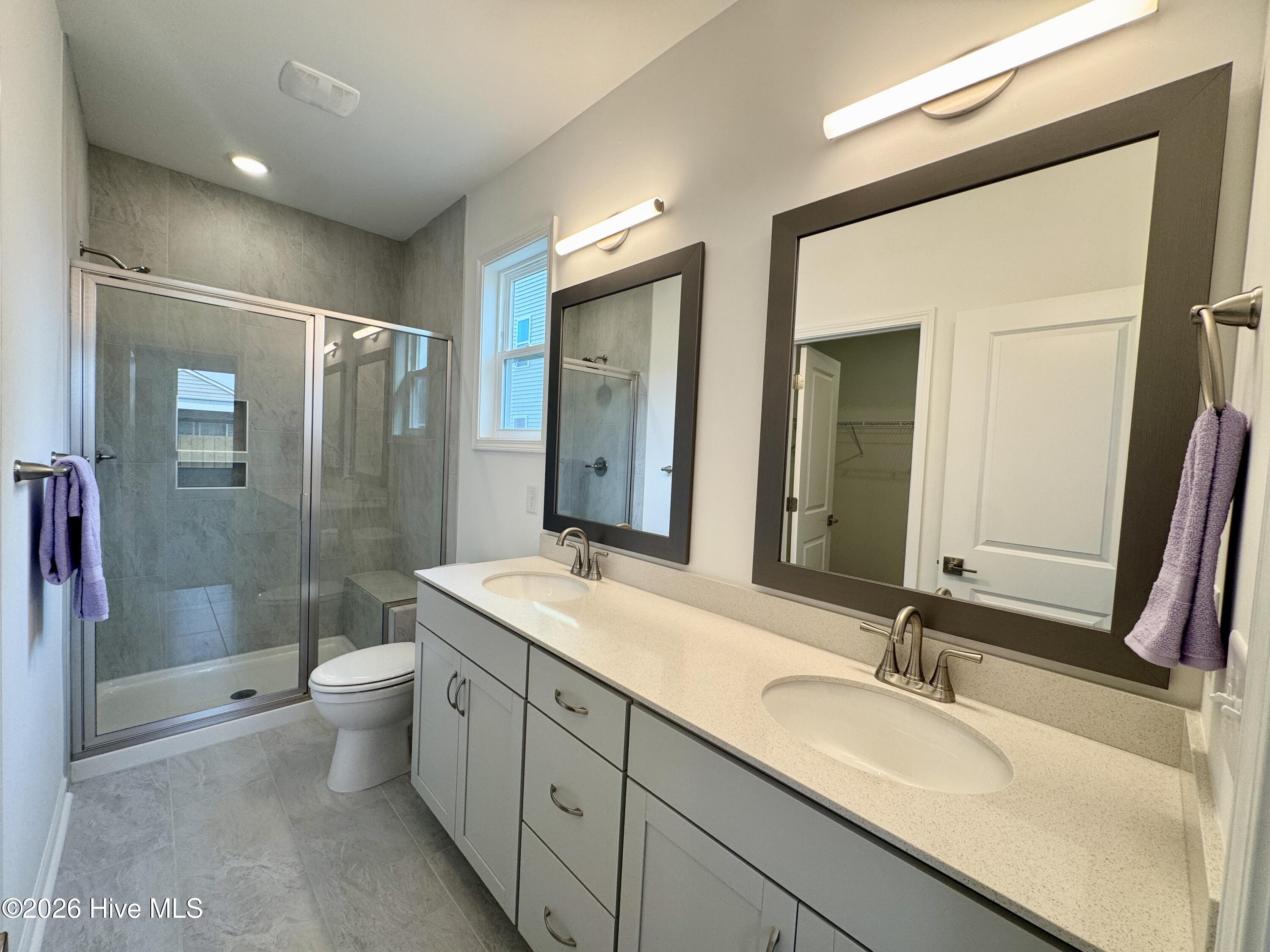 100536001 | Photo 12