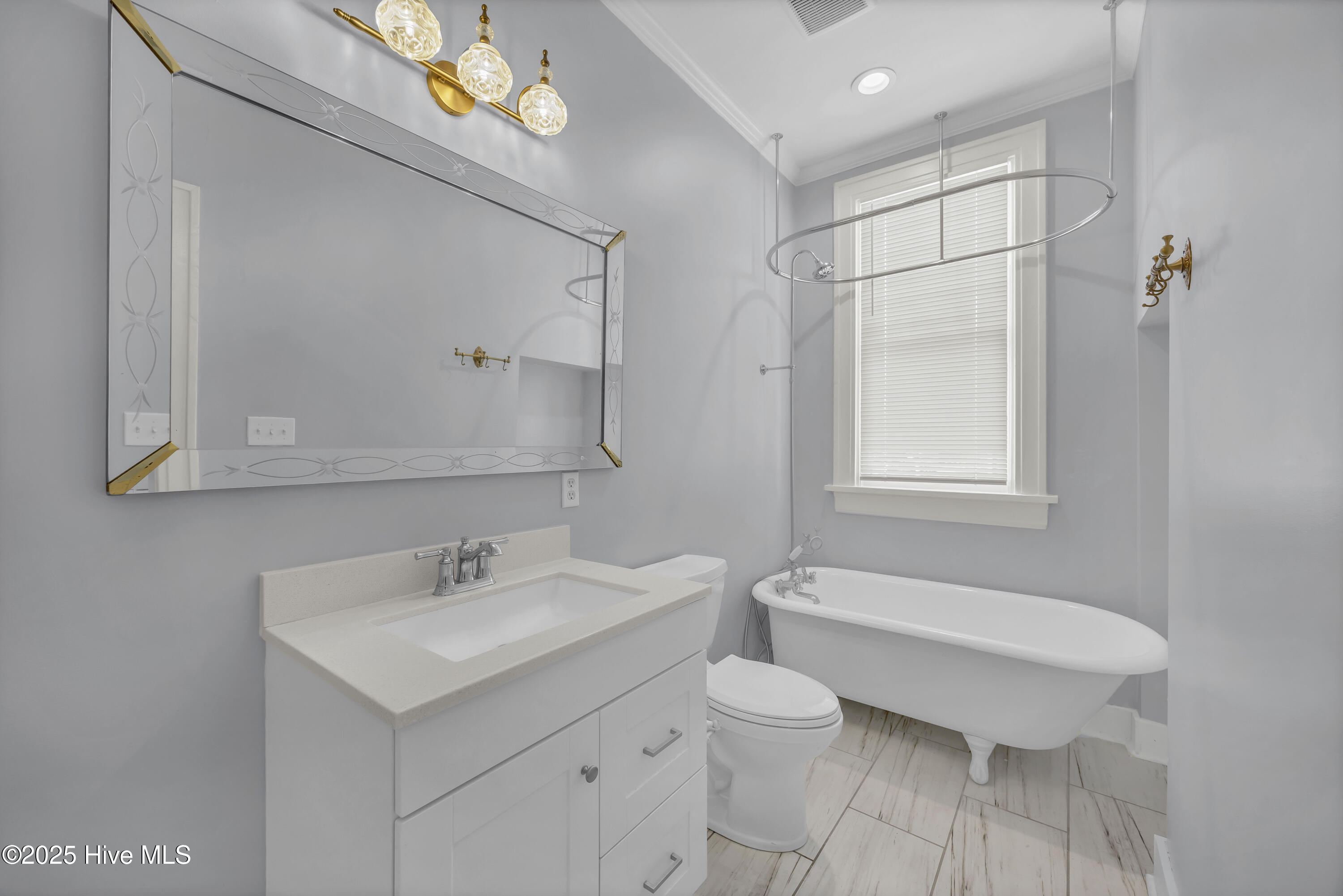 100521058 | Photo 11