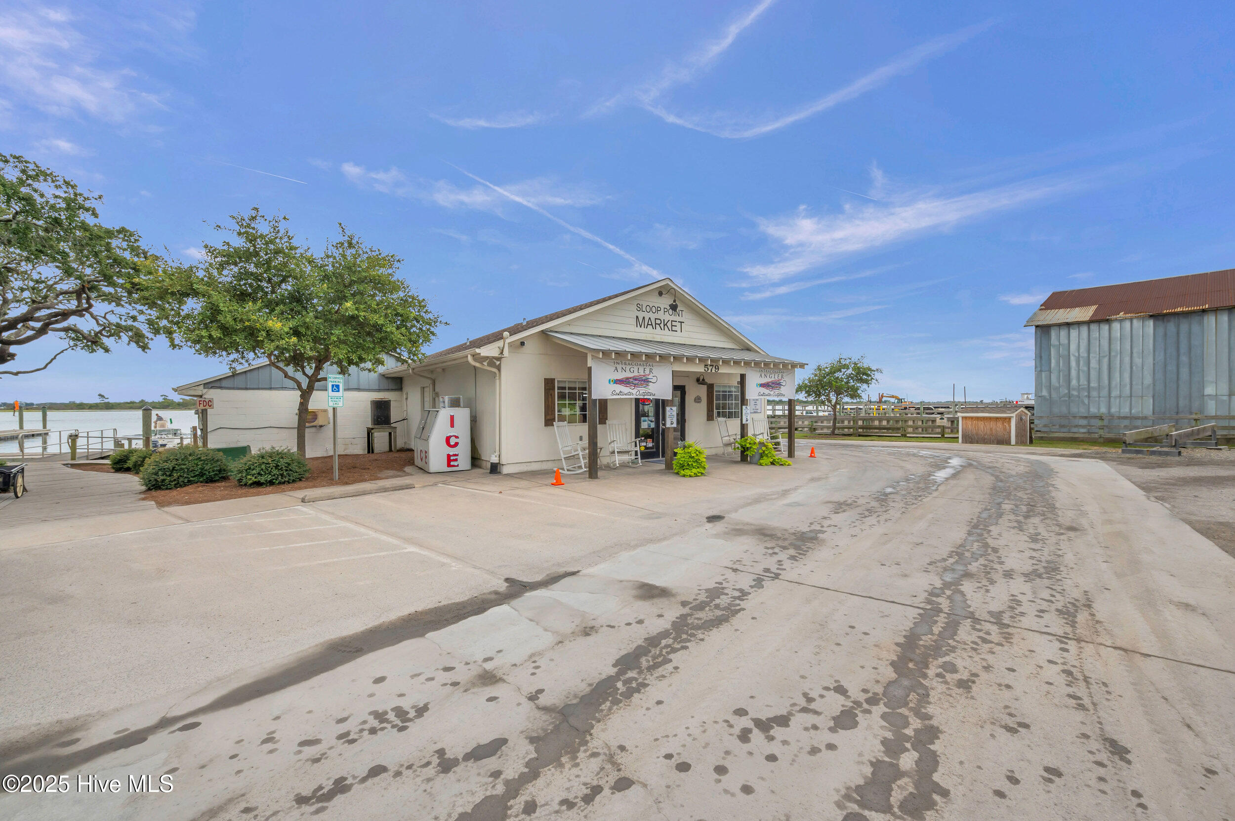 100529848 | Photo 95