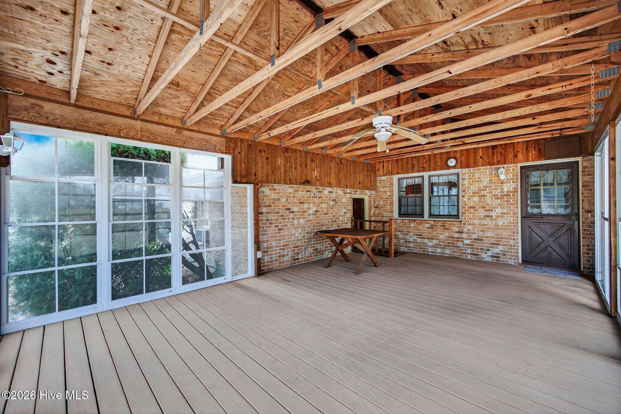 100556138 | Photo 44