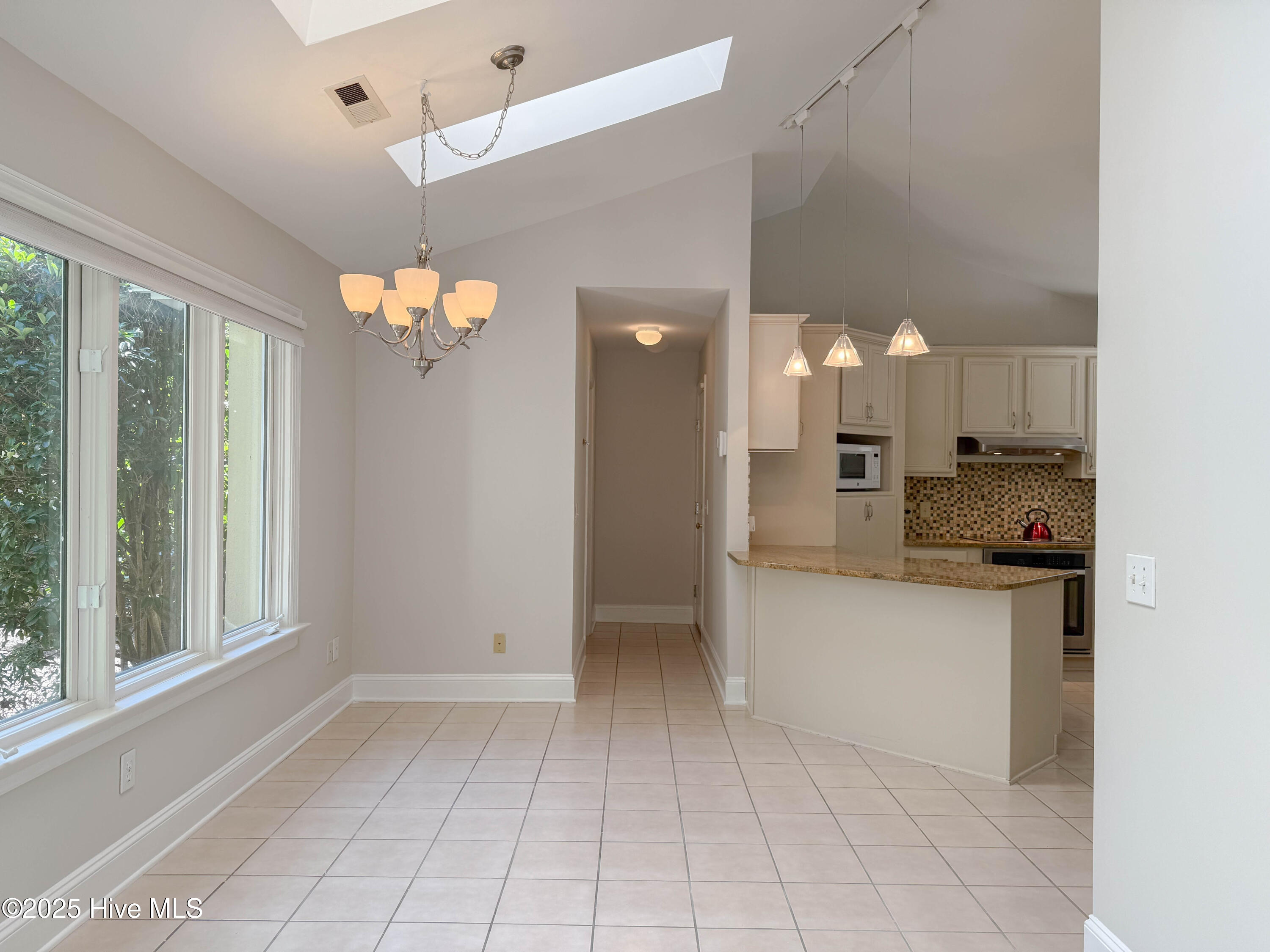 100535071 | Photo 48