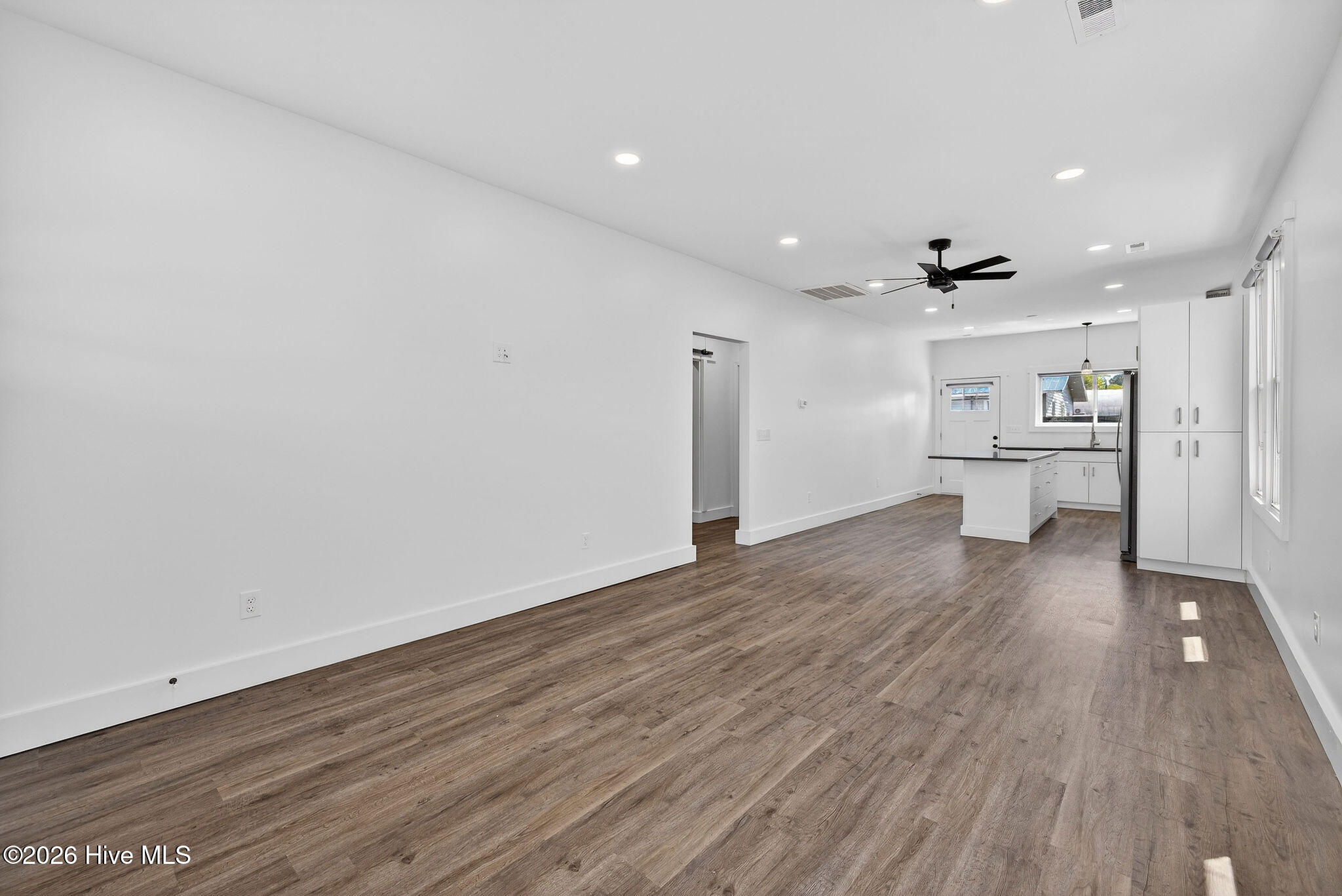 100563624 | Photo 12