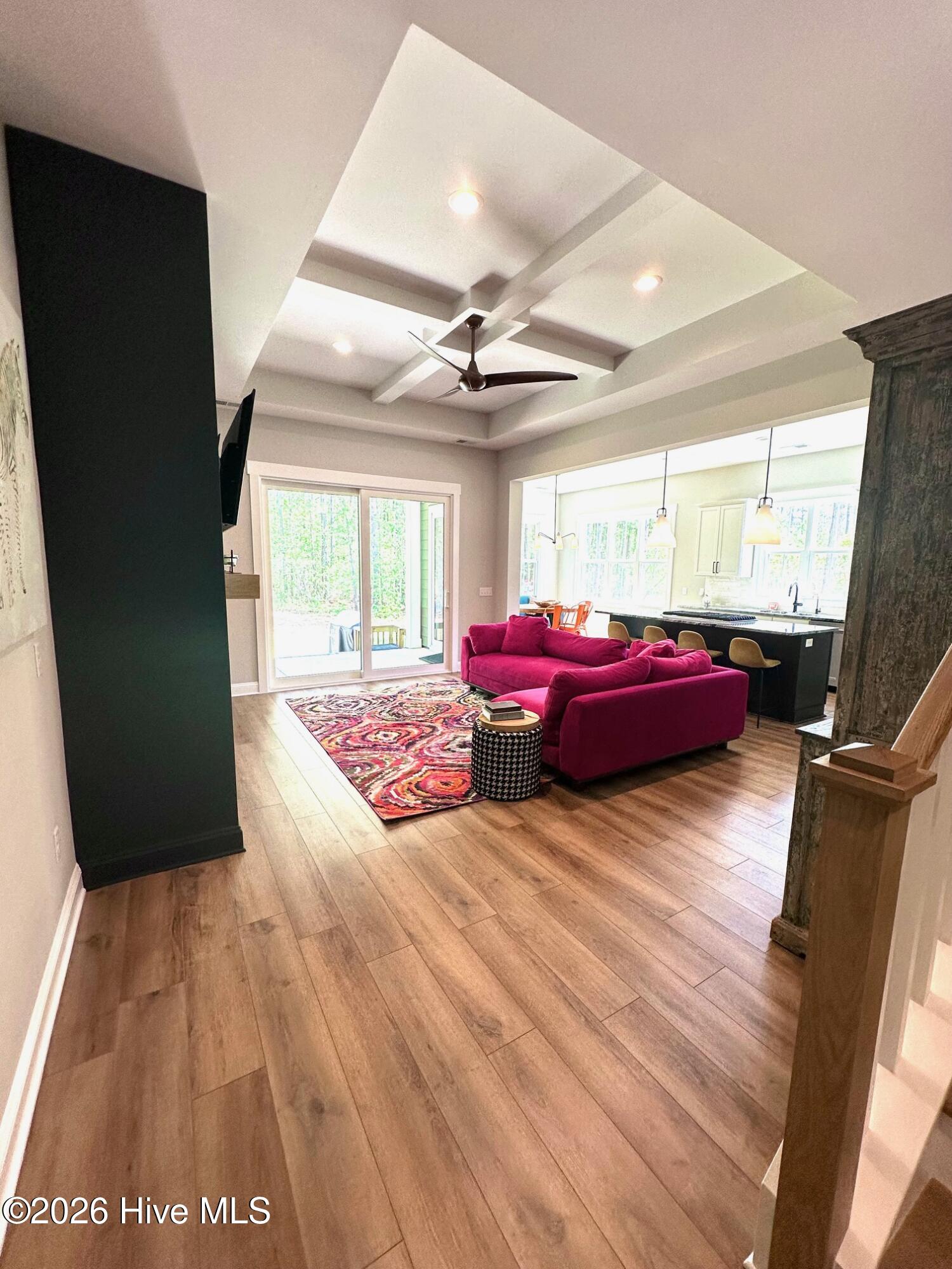 100565130 | Photo 10