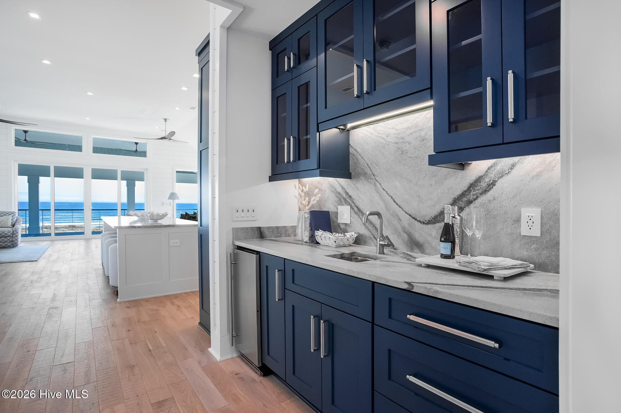 100558368 | Photo 26