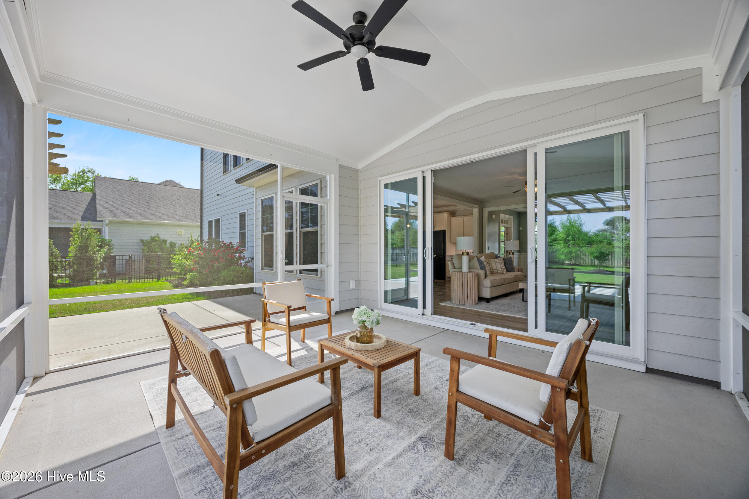 100567603 | Photo 45