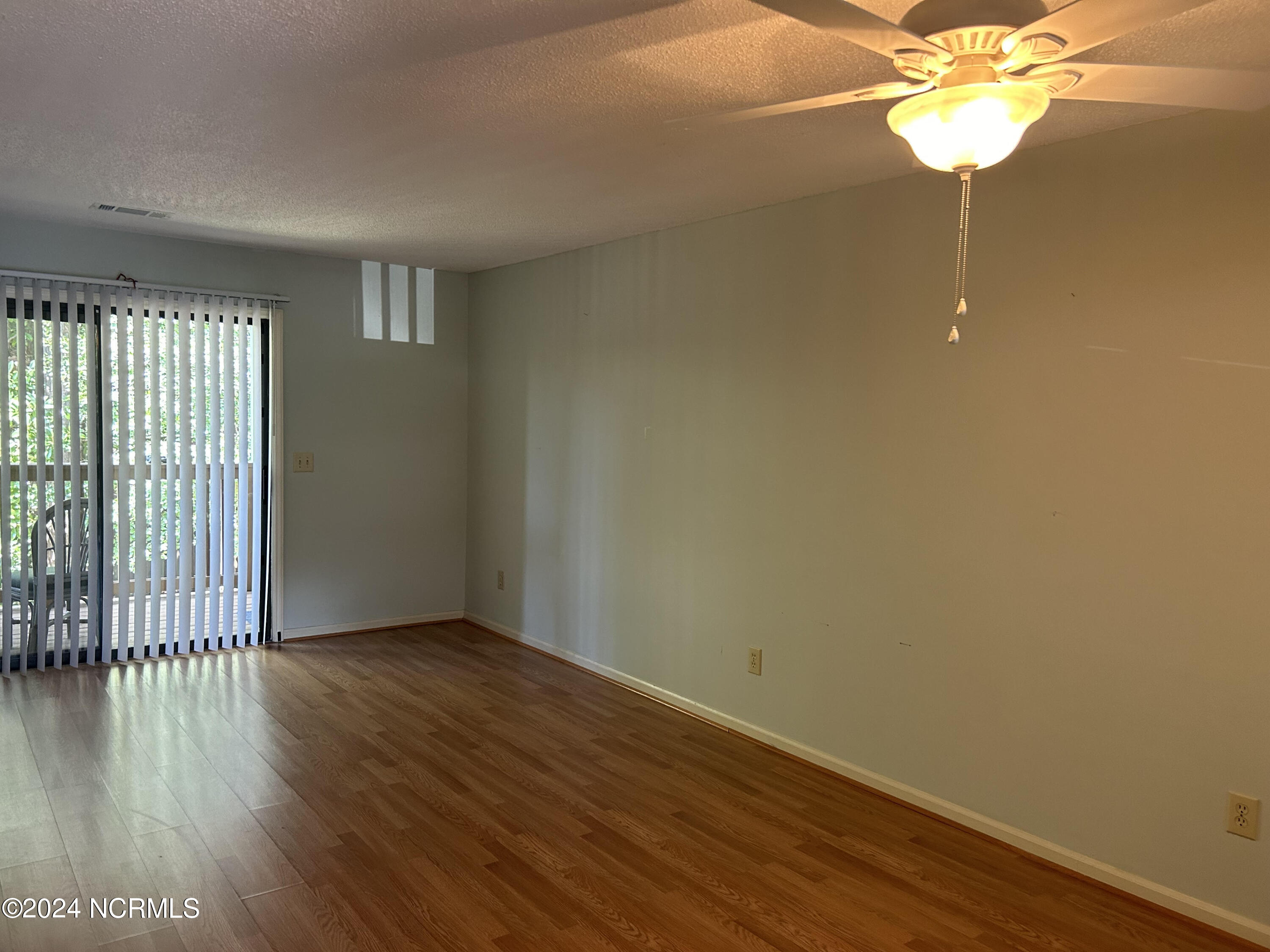 100551643 | Photo 14