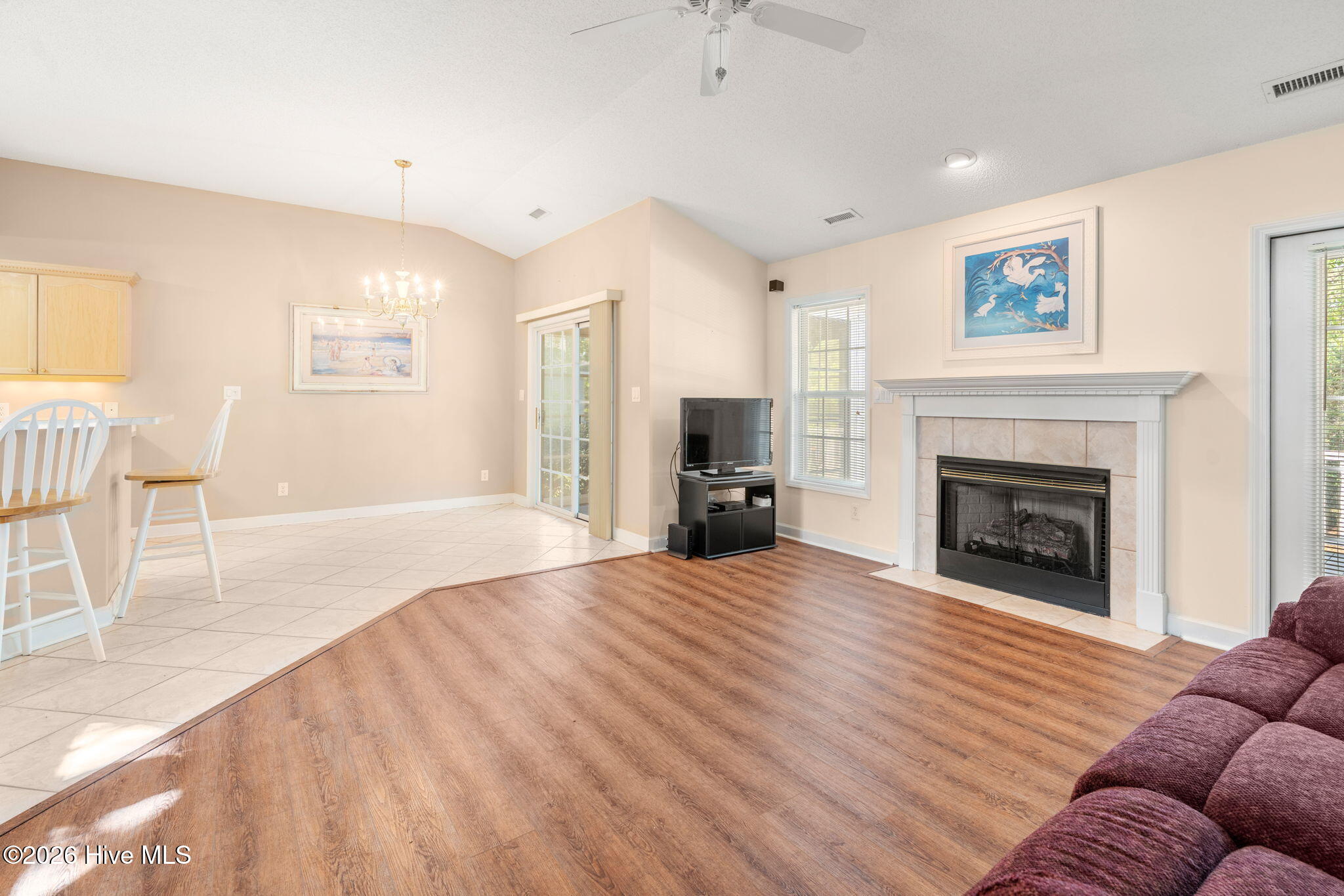 100567184 | Photo 11