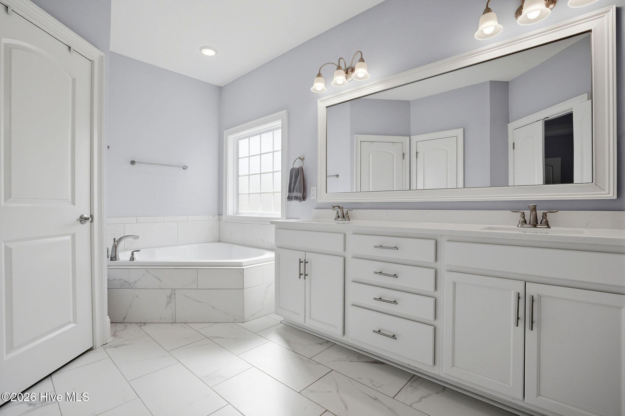 100556850 | Photo 22