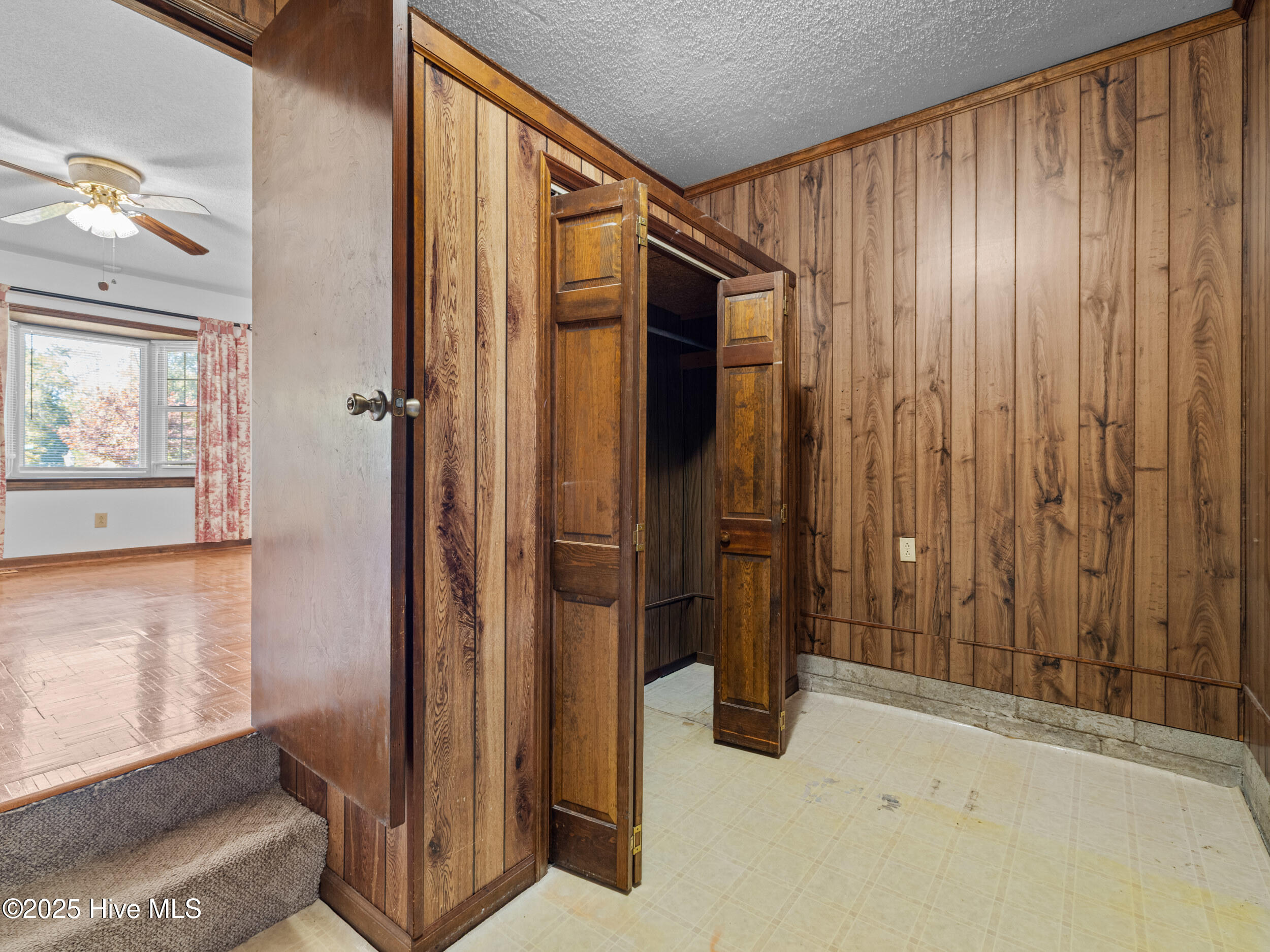 100544325 | Photo 33