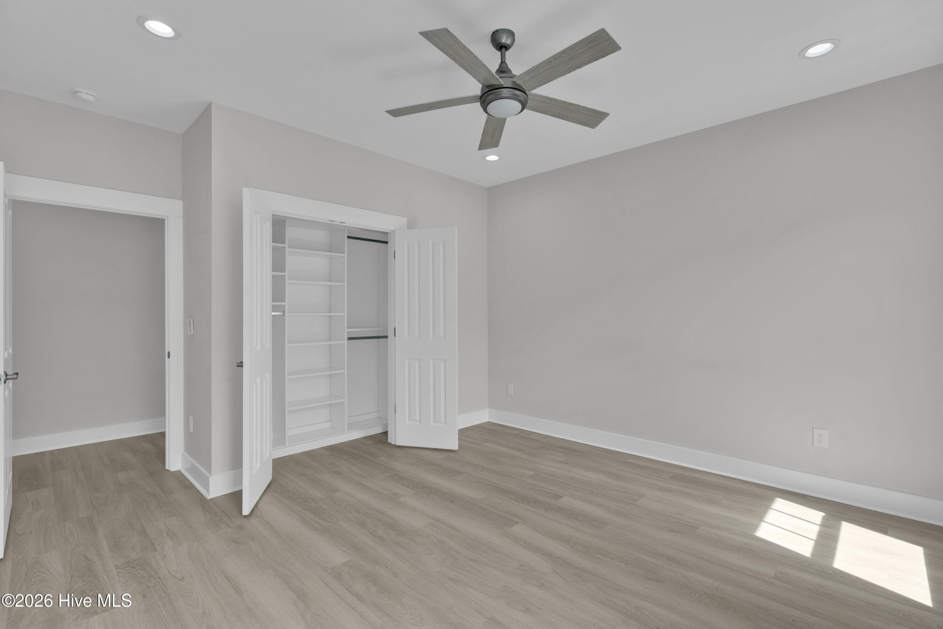 100565490 | Photo 18