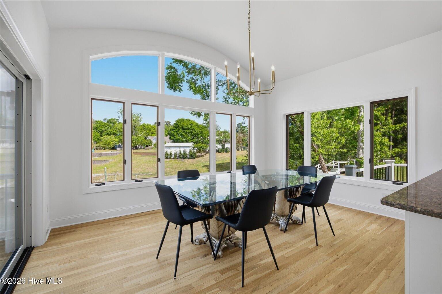 100569224 | Photo 18