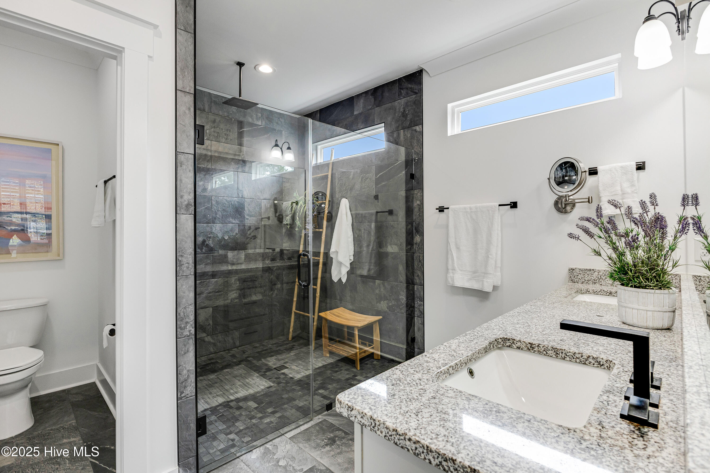 100533188 | Photo 26