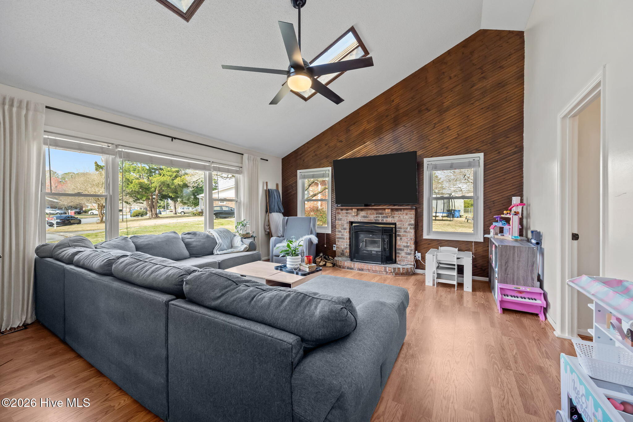 100559332 | Photo 16