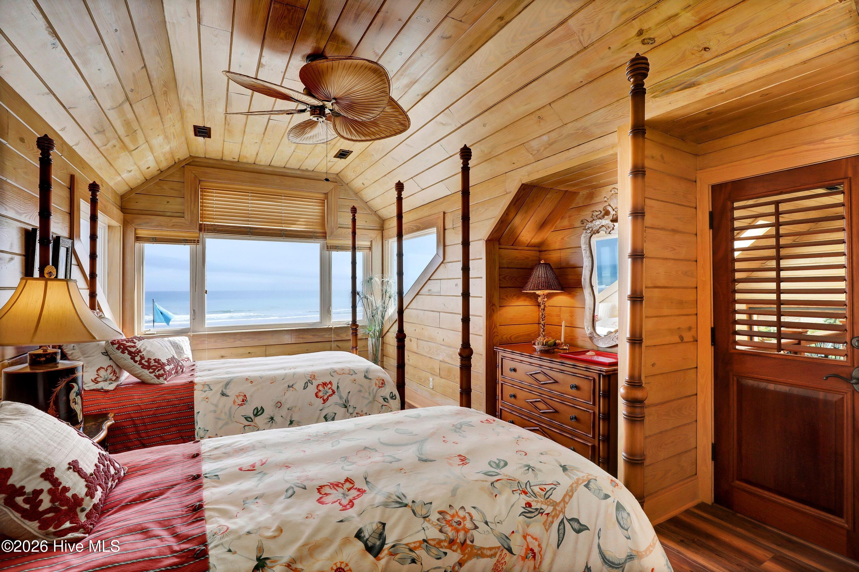 100558553 | Photo 43