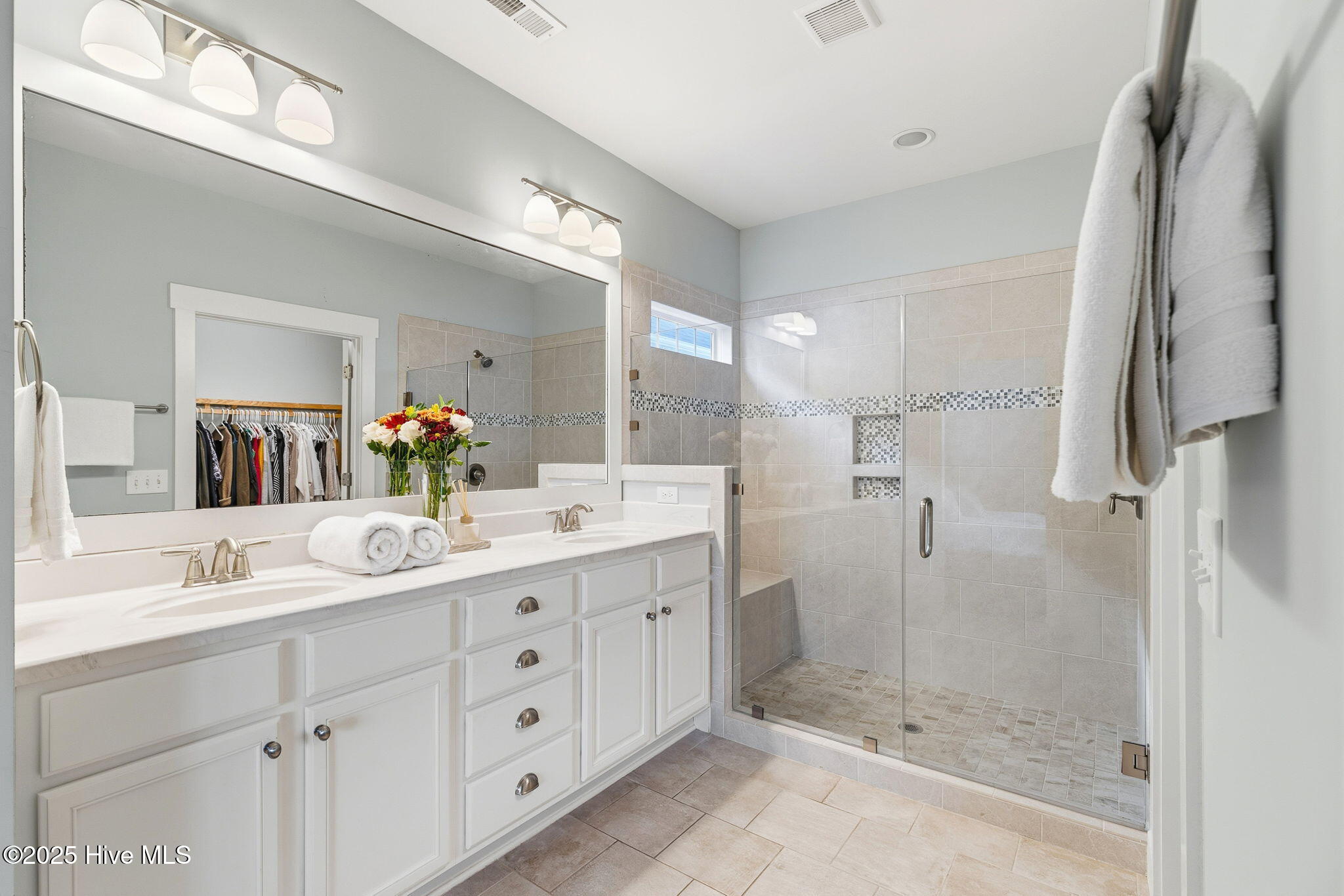 100540191 | Photo 28