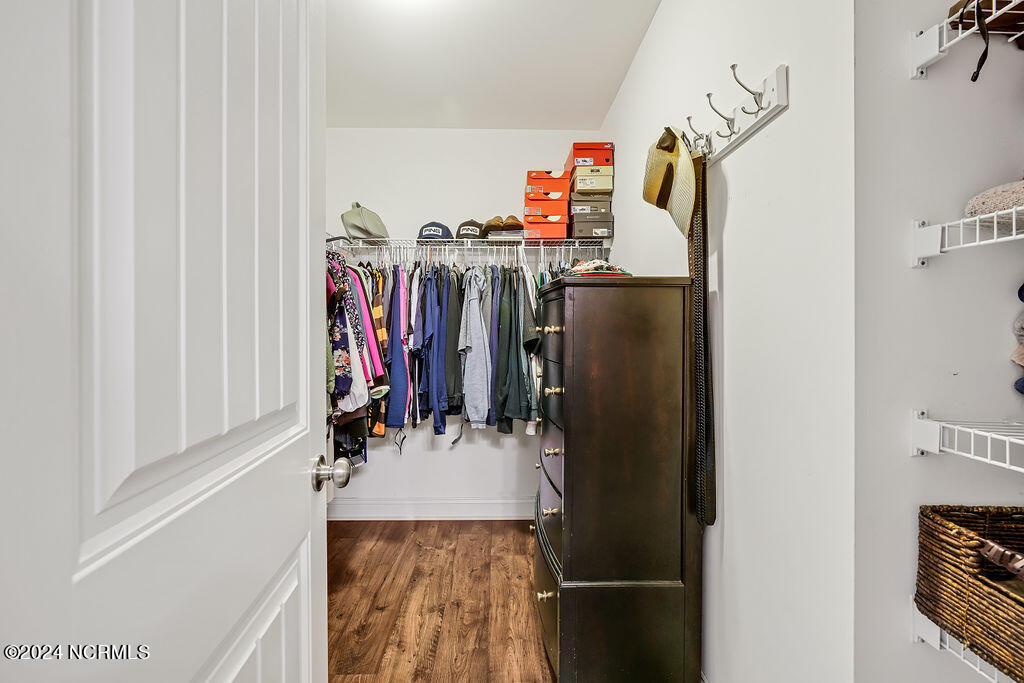 100565738 | Photo 26