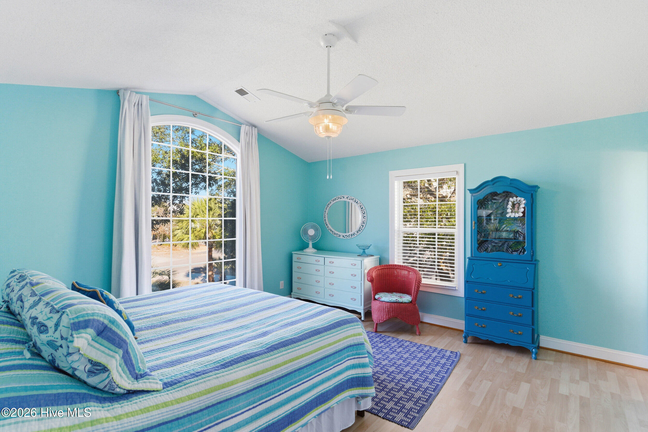 100549898 | Photo 13