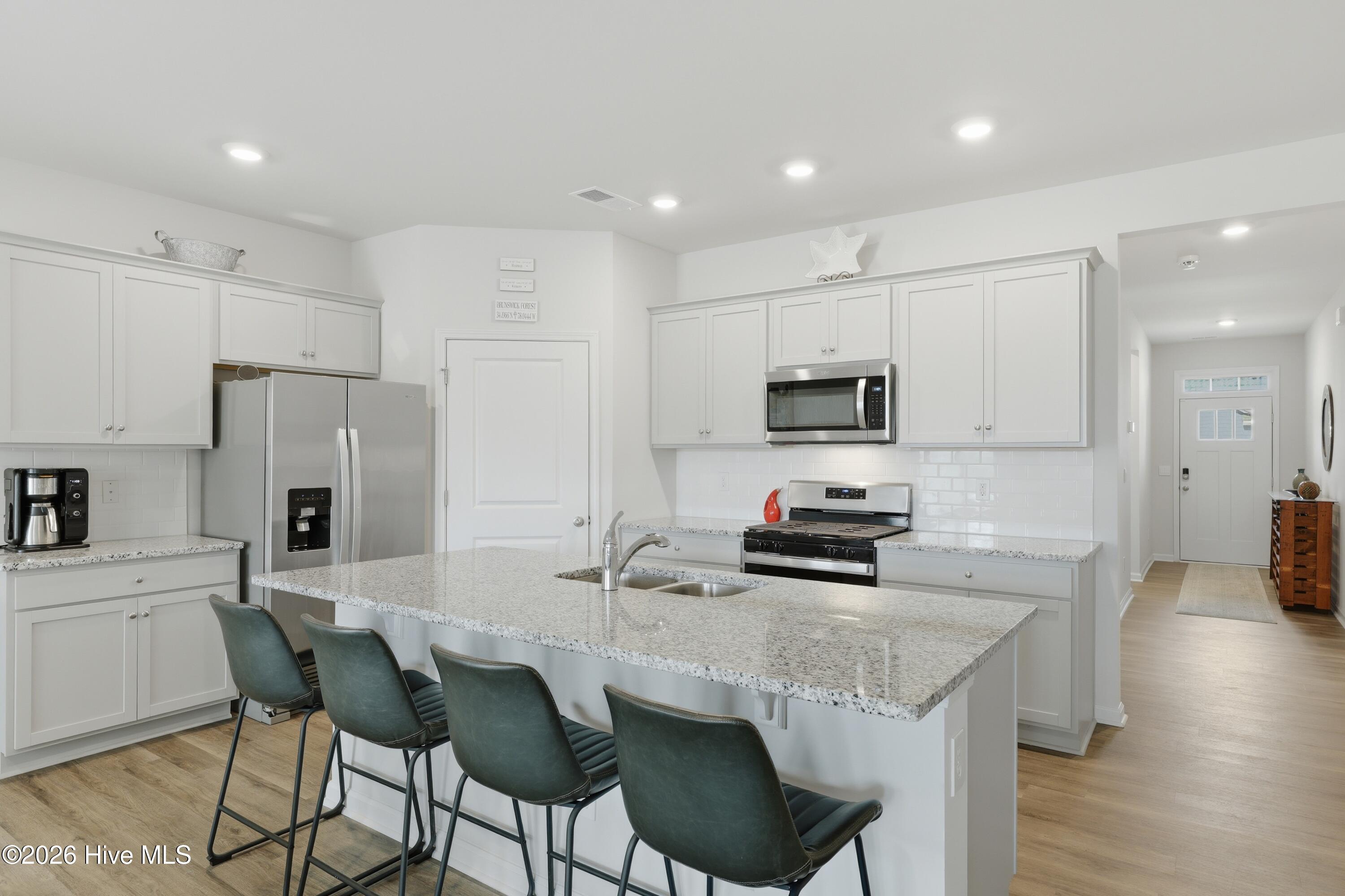 100564310 | Photo 14