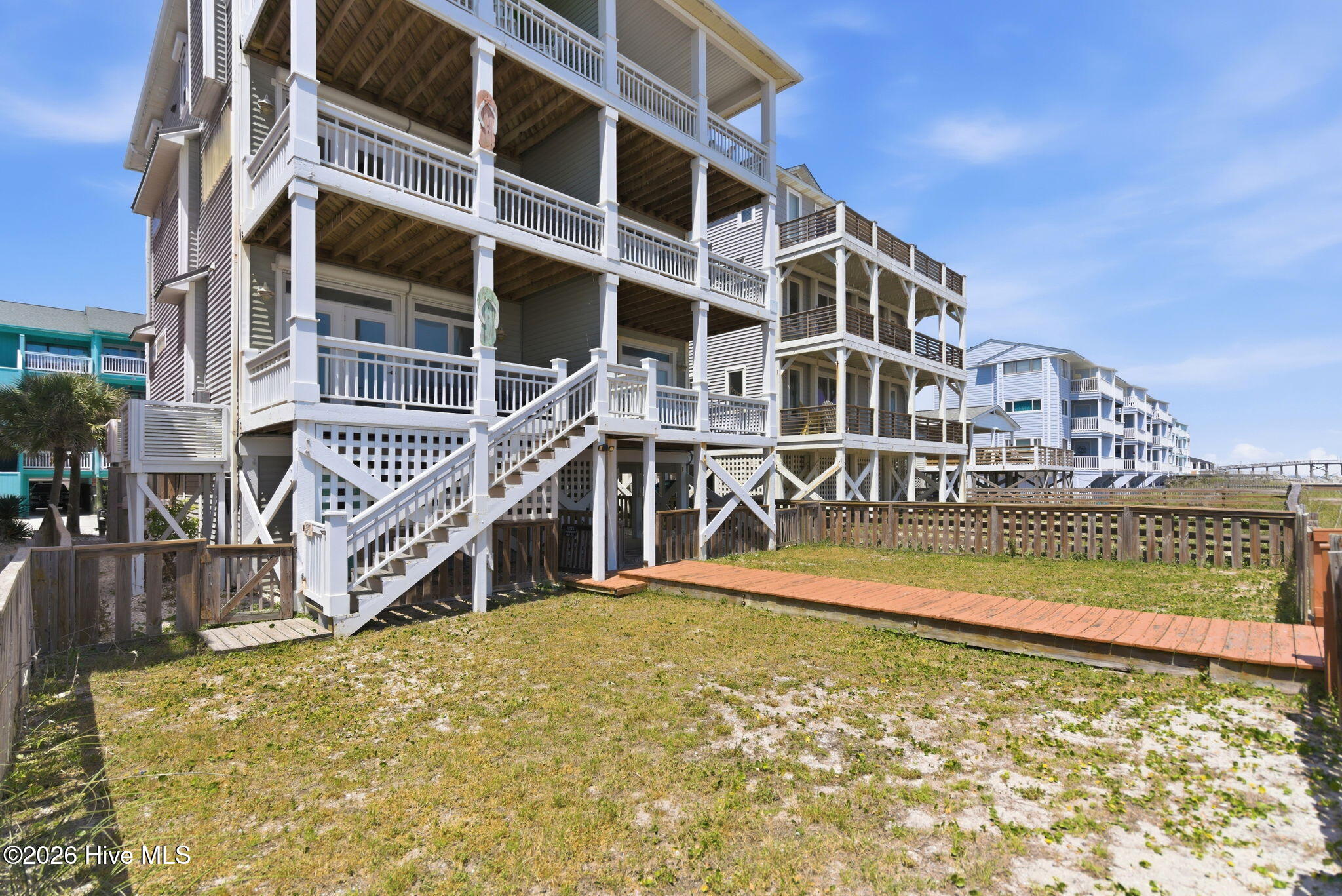 100570337 | Photo 26