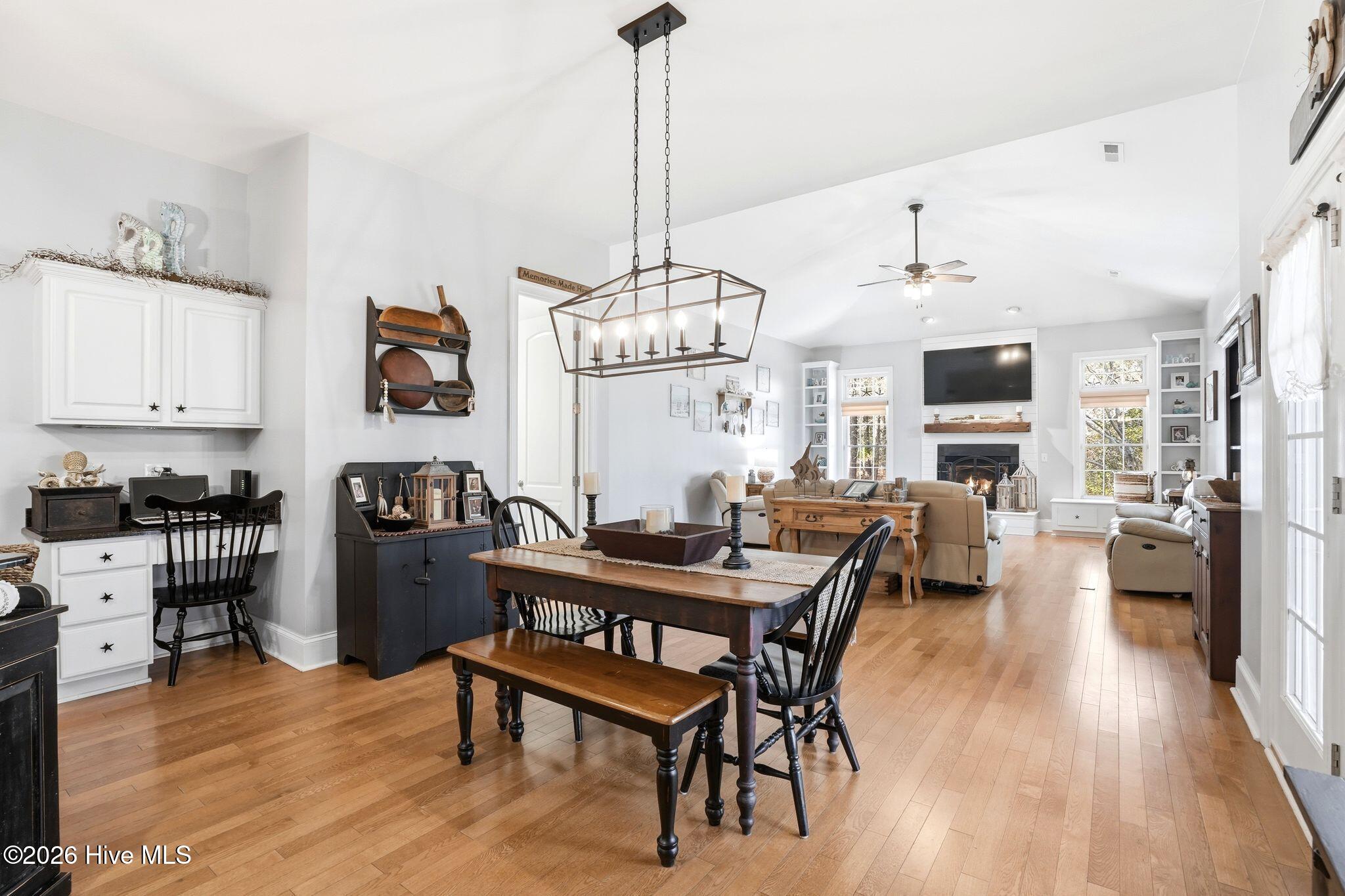 100561689 | Photo 20